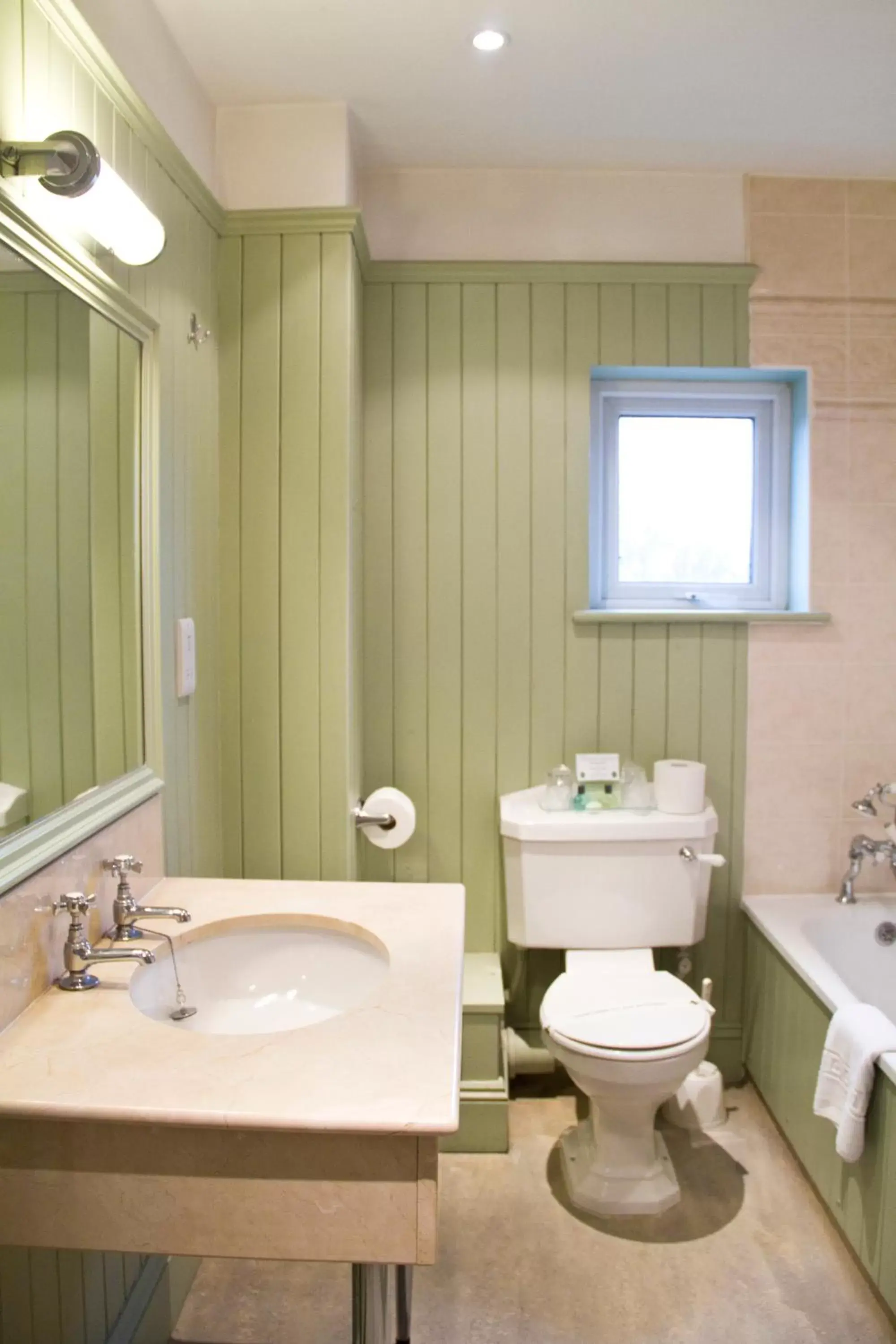 Bathroom in Duke Of Cornwall Hotel