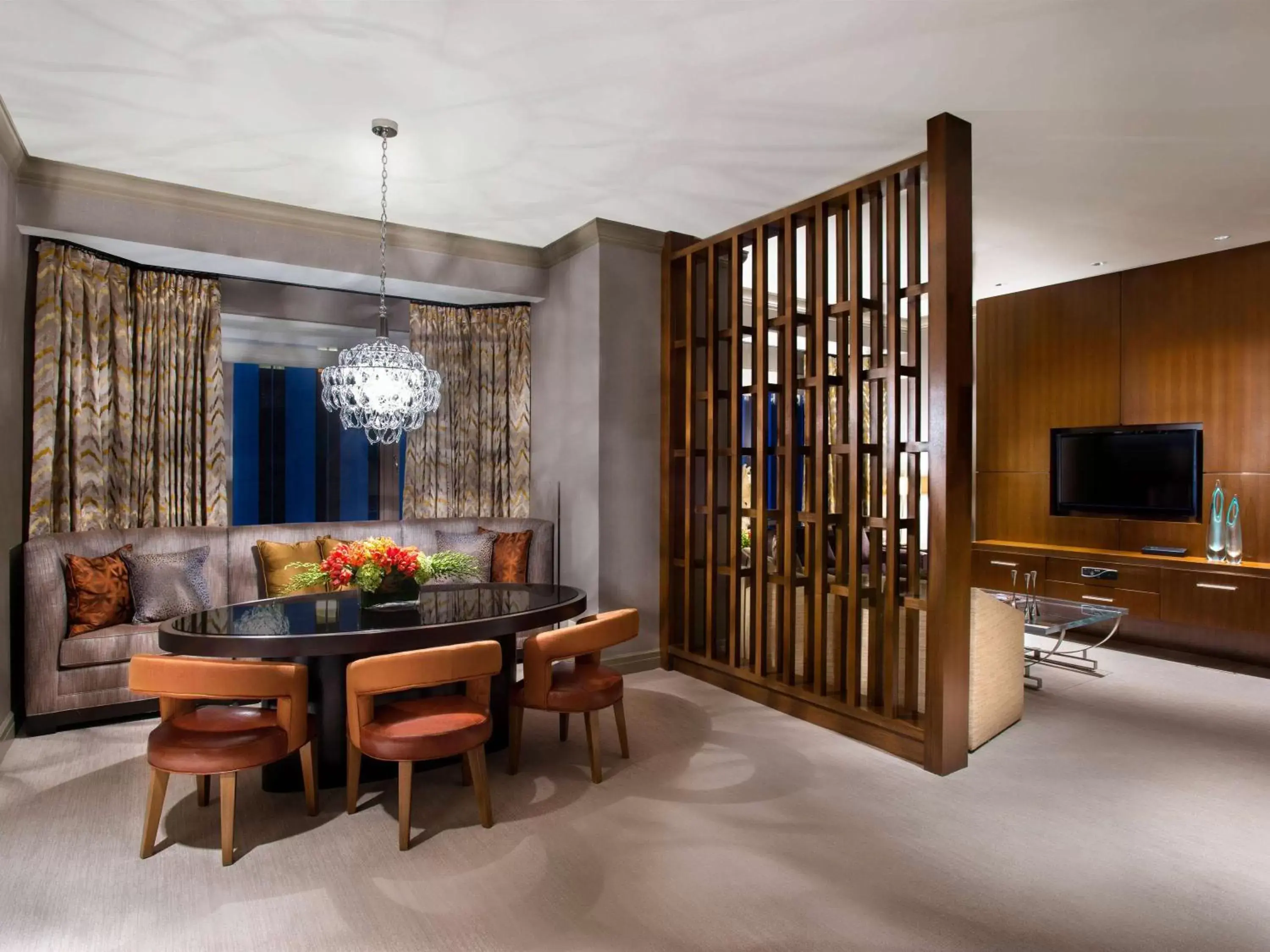 Bedroom, Dining Area in Fairmont Chicago Millennium Park