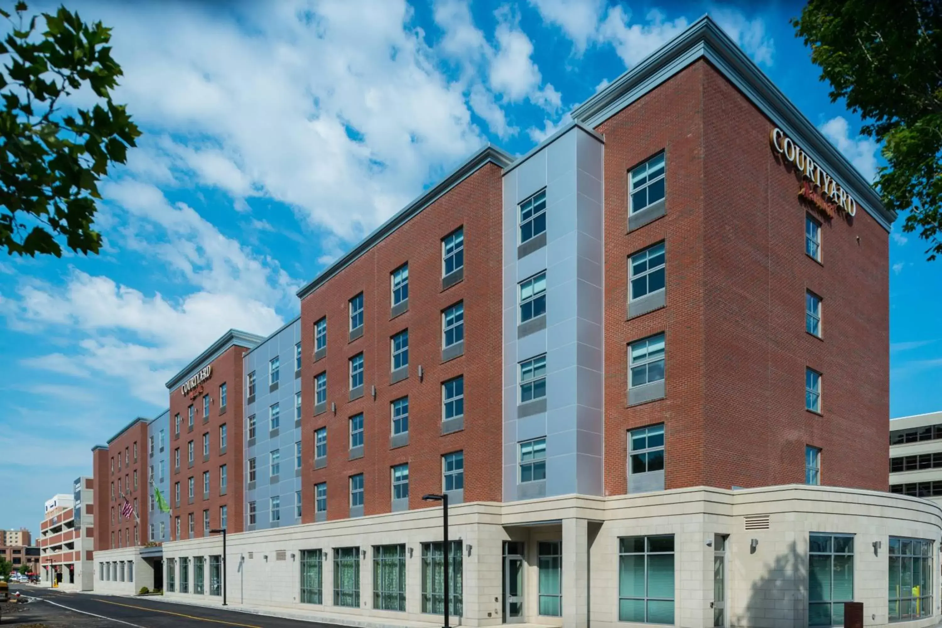 Property Building in Courtyard by Marriott Edgewater NYC Area