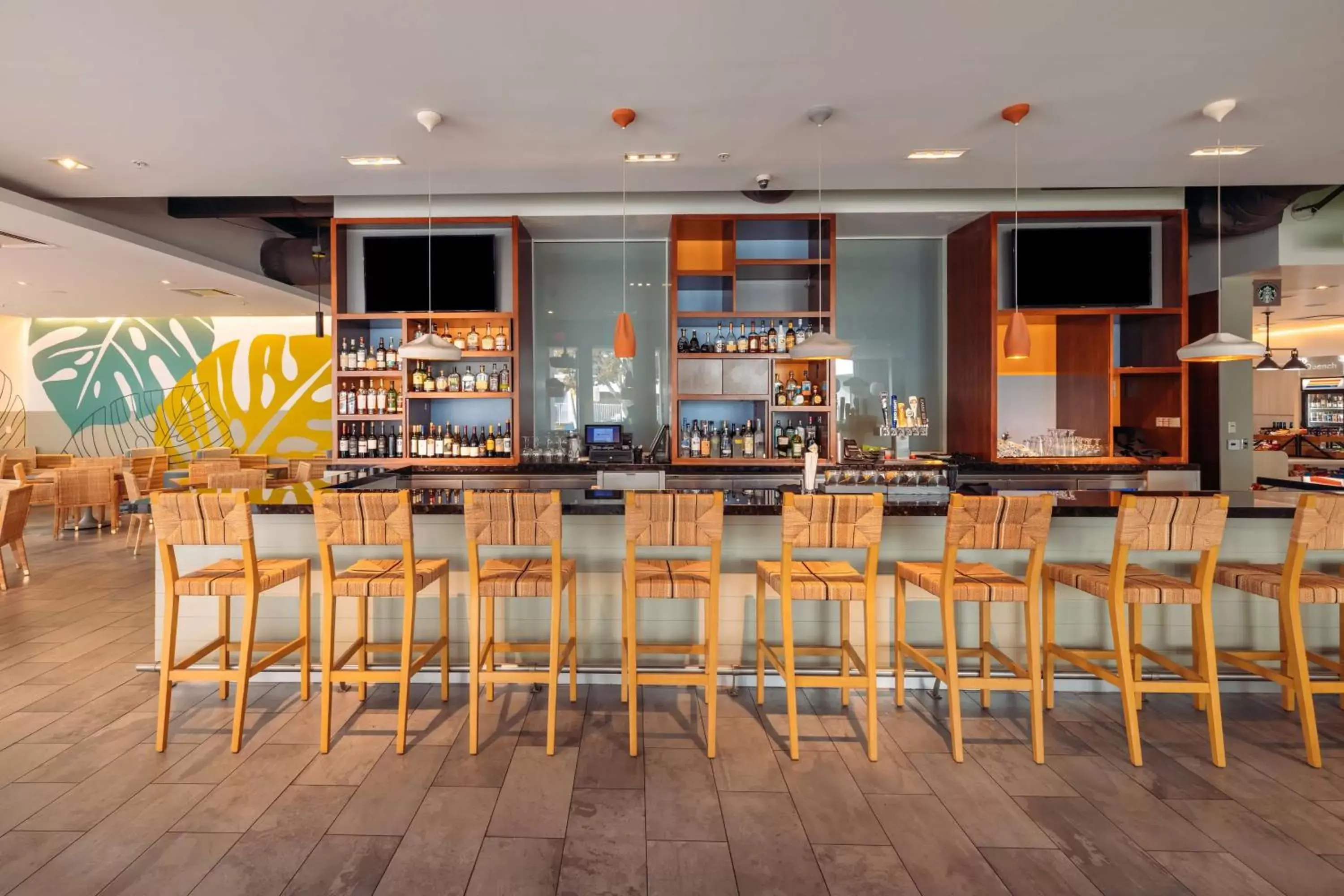 Lounge or bar, Lounge/Bar in Hotel MDR Marina del Rey- a DoubleTree by Hilton