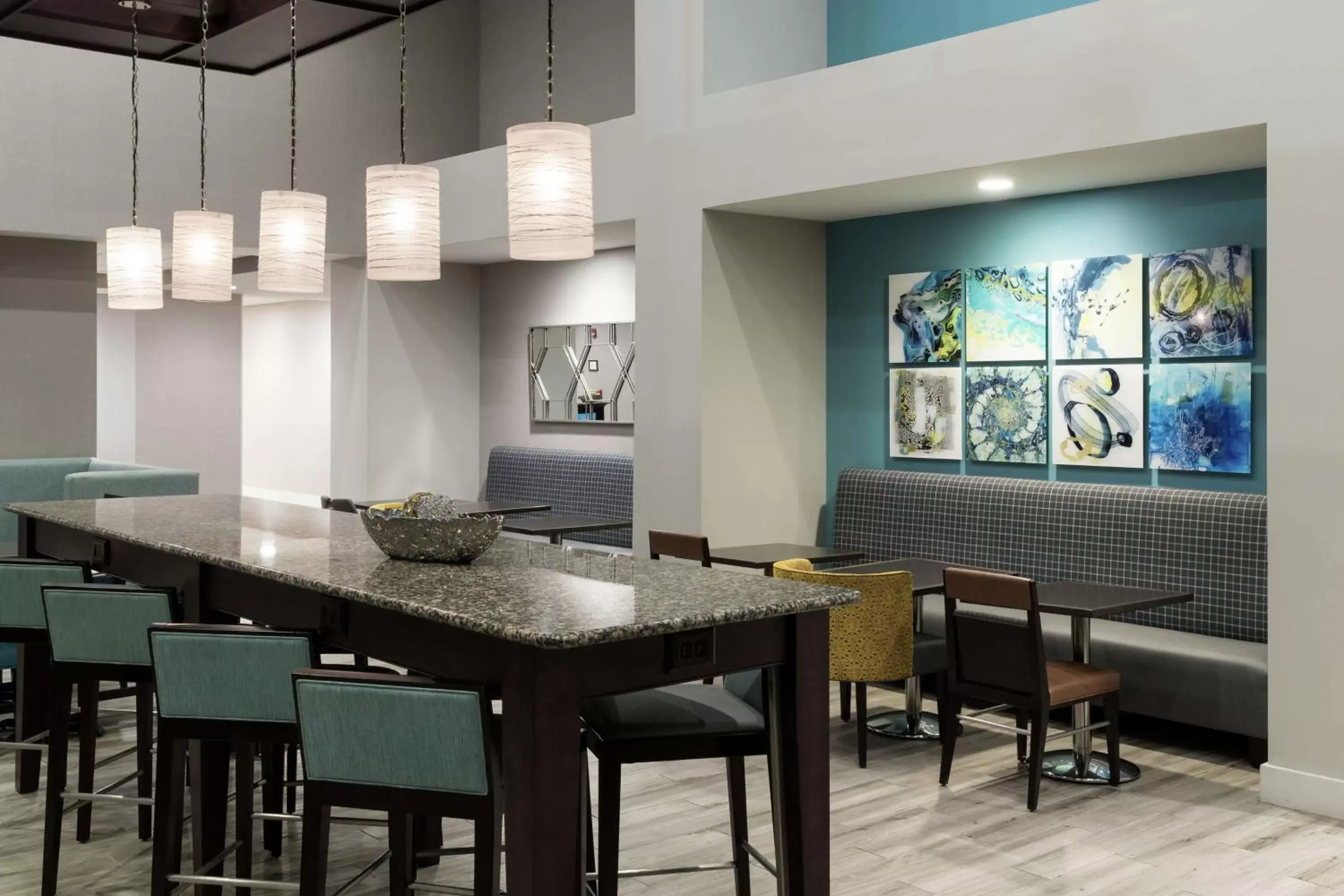 Dining area, Lounge/Bar in Hampton Inn & Suites Panama City Beach-Pier Park Area