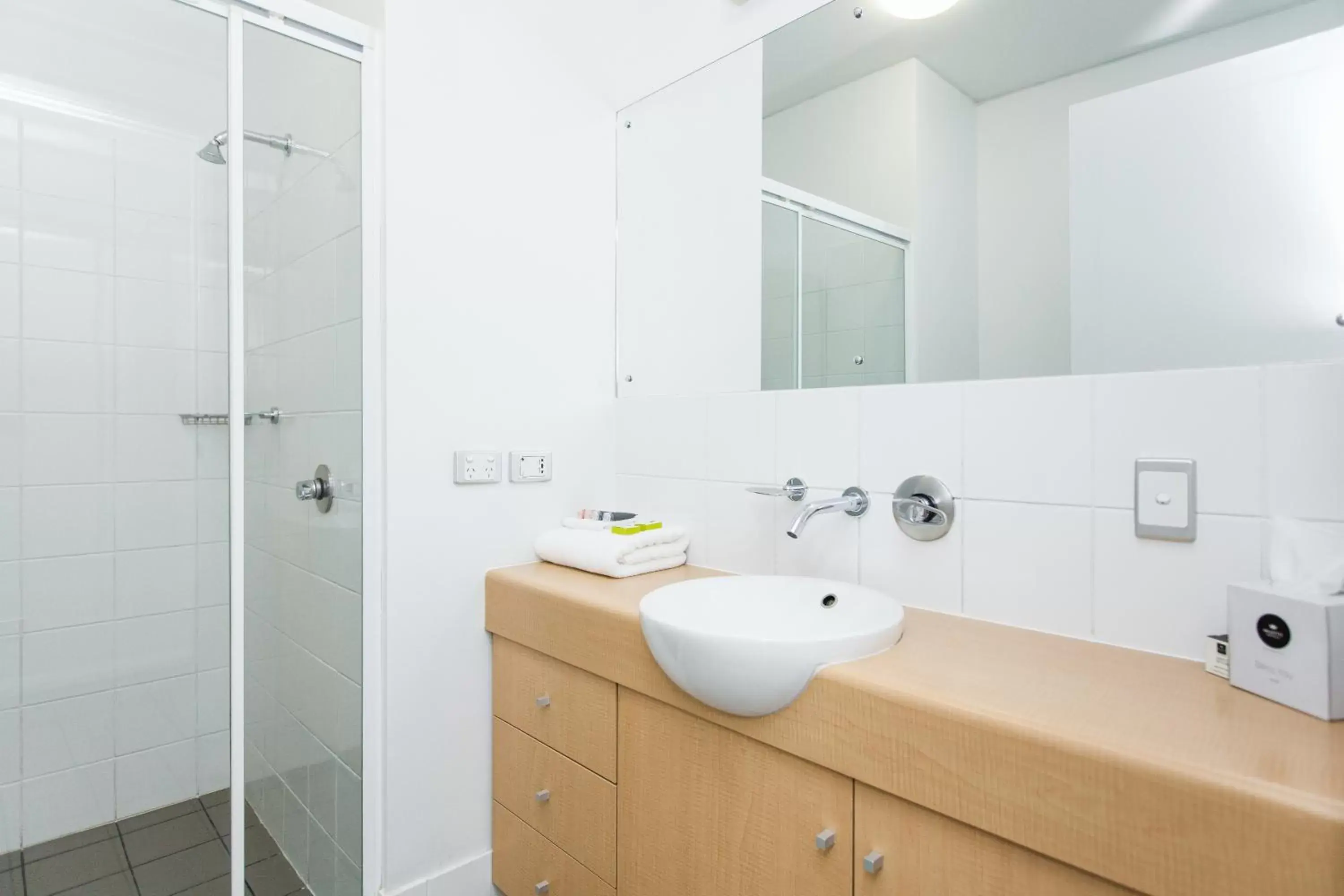 Bathroom in Majestic Oasis Apartments