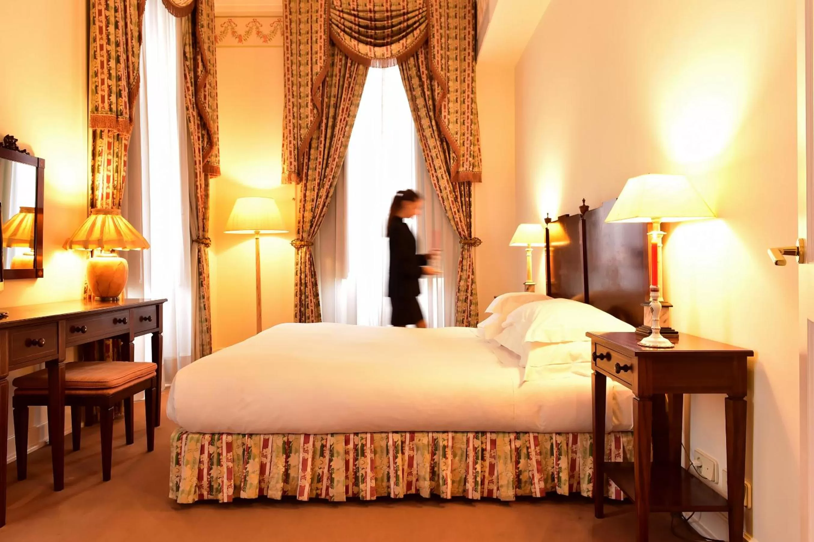 Photo of the whole room, Bed in Pousada Palacio de Queluz