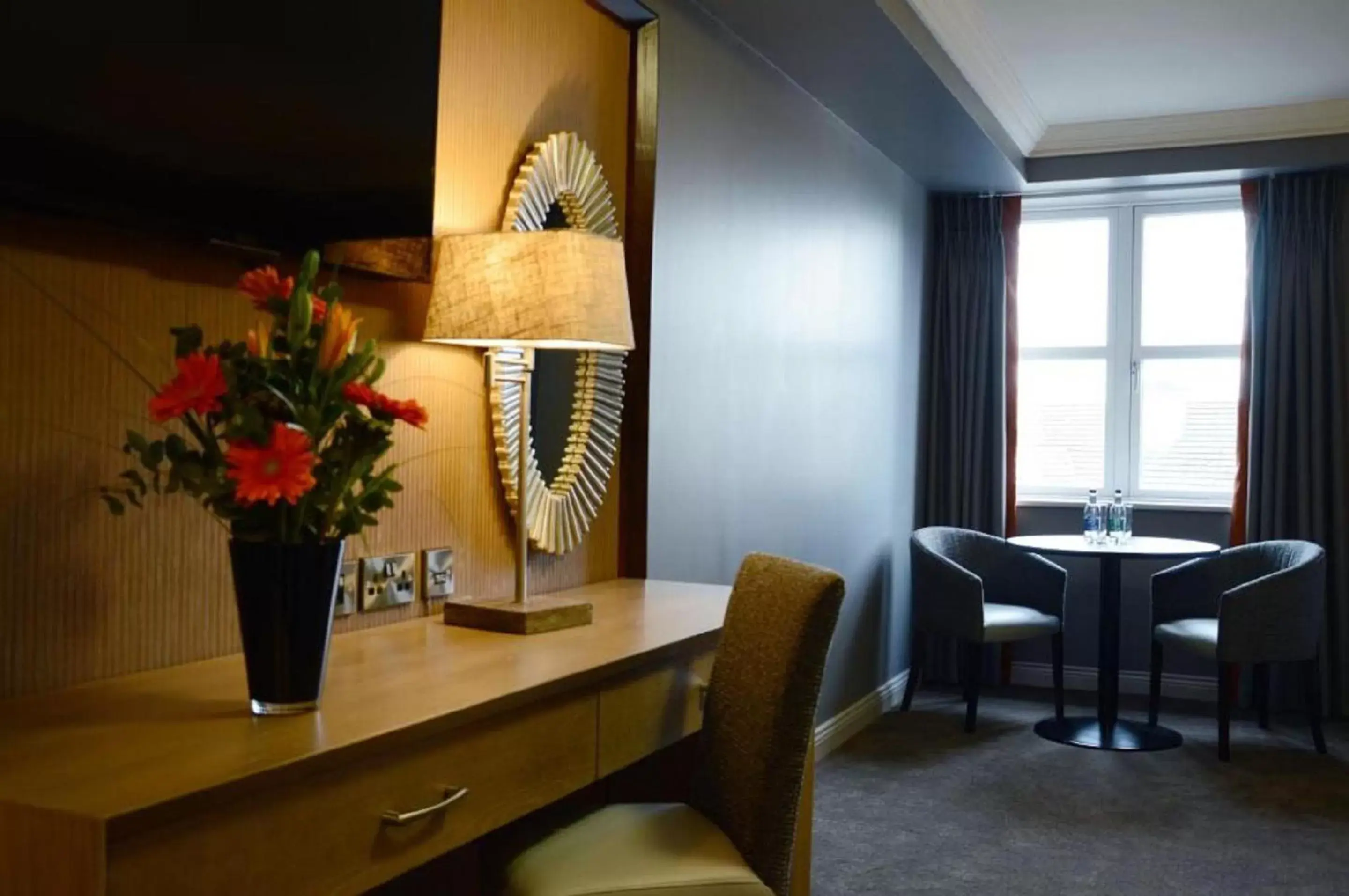 Bedroom, Seating Area in Midlands Park Hotel