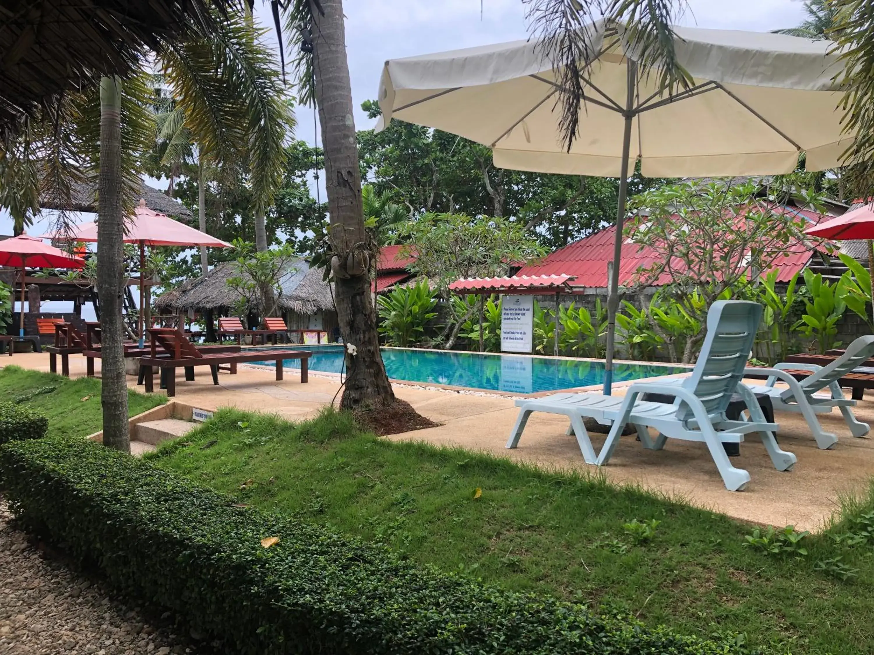 Swimming Pool in Moonwalk Lanta Resort