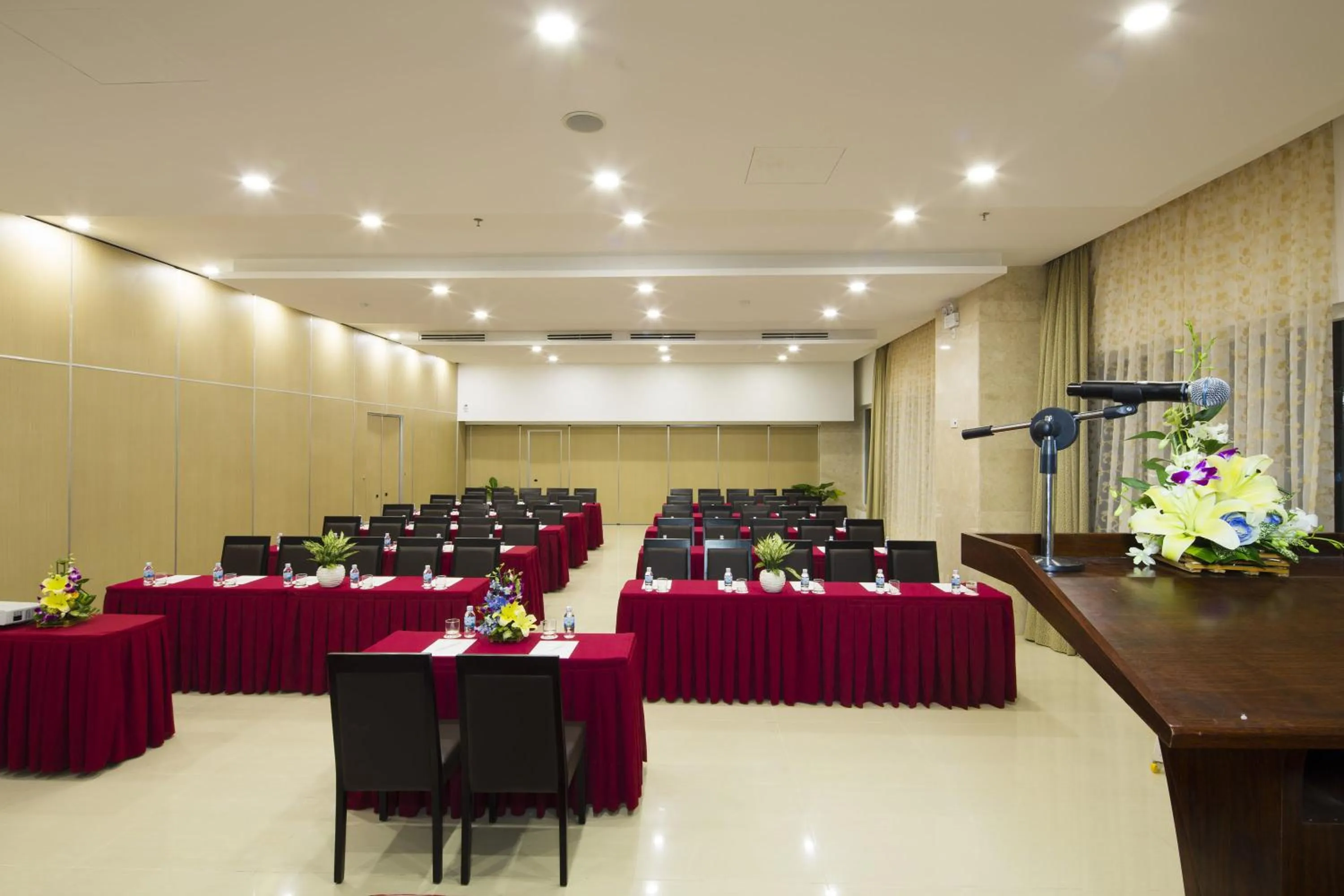 Banquet/Function facilities in Dendro Gold Hotel
