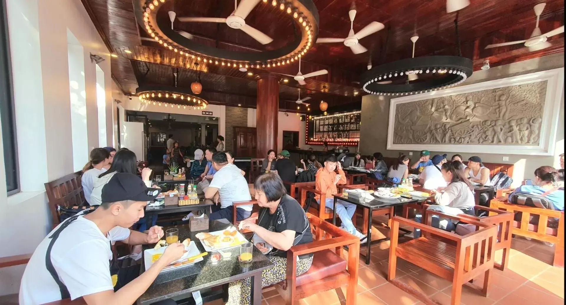 Restaurant/Places to Eat in Long Night Siem Reap Hotel Restaurant/Places to Eat in Long Night Siem Reap Hotel