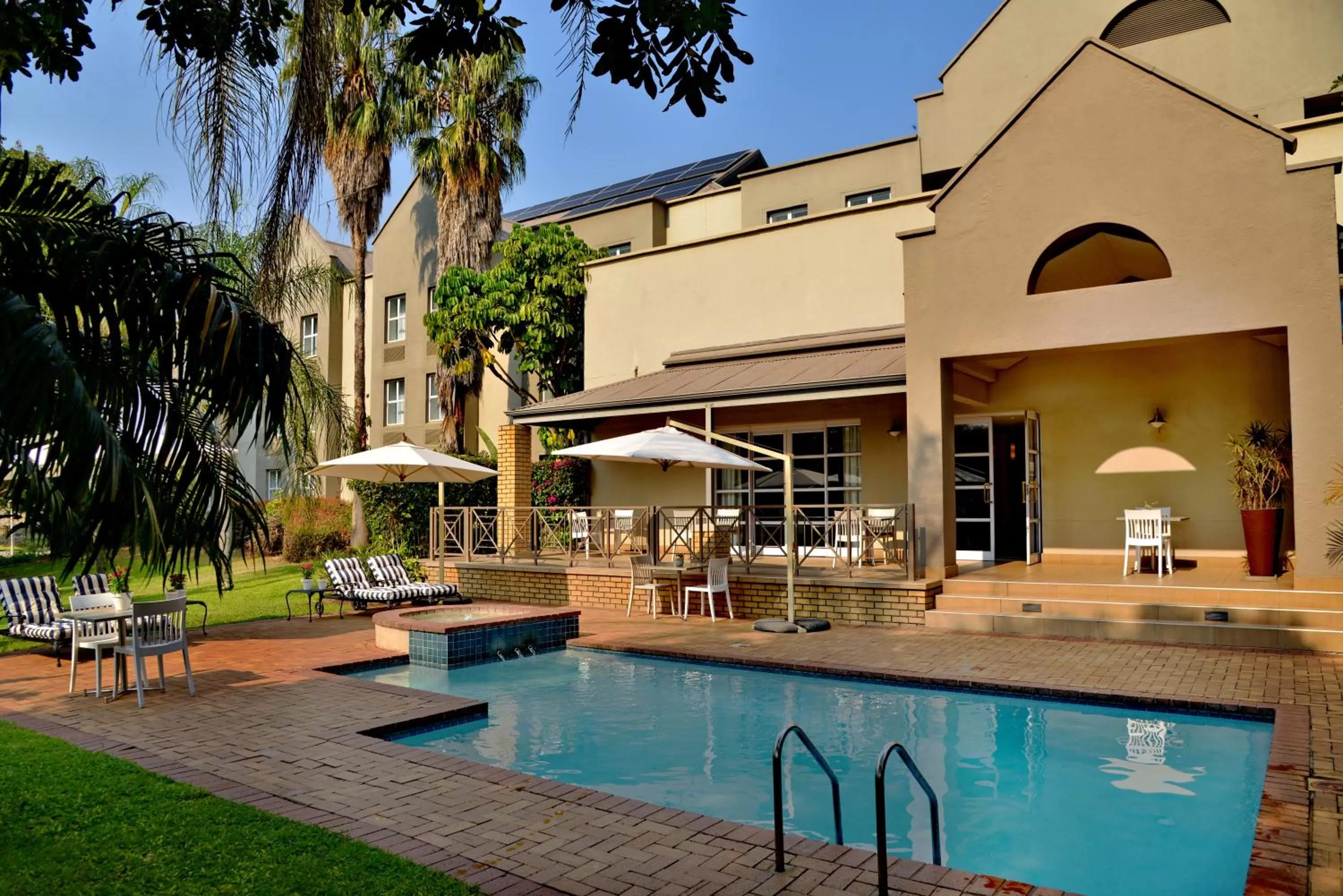 Swimming pool in Town Lodge Mbombela