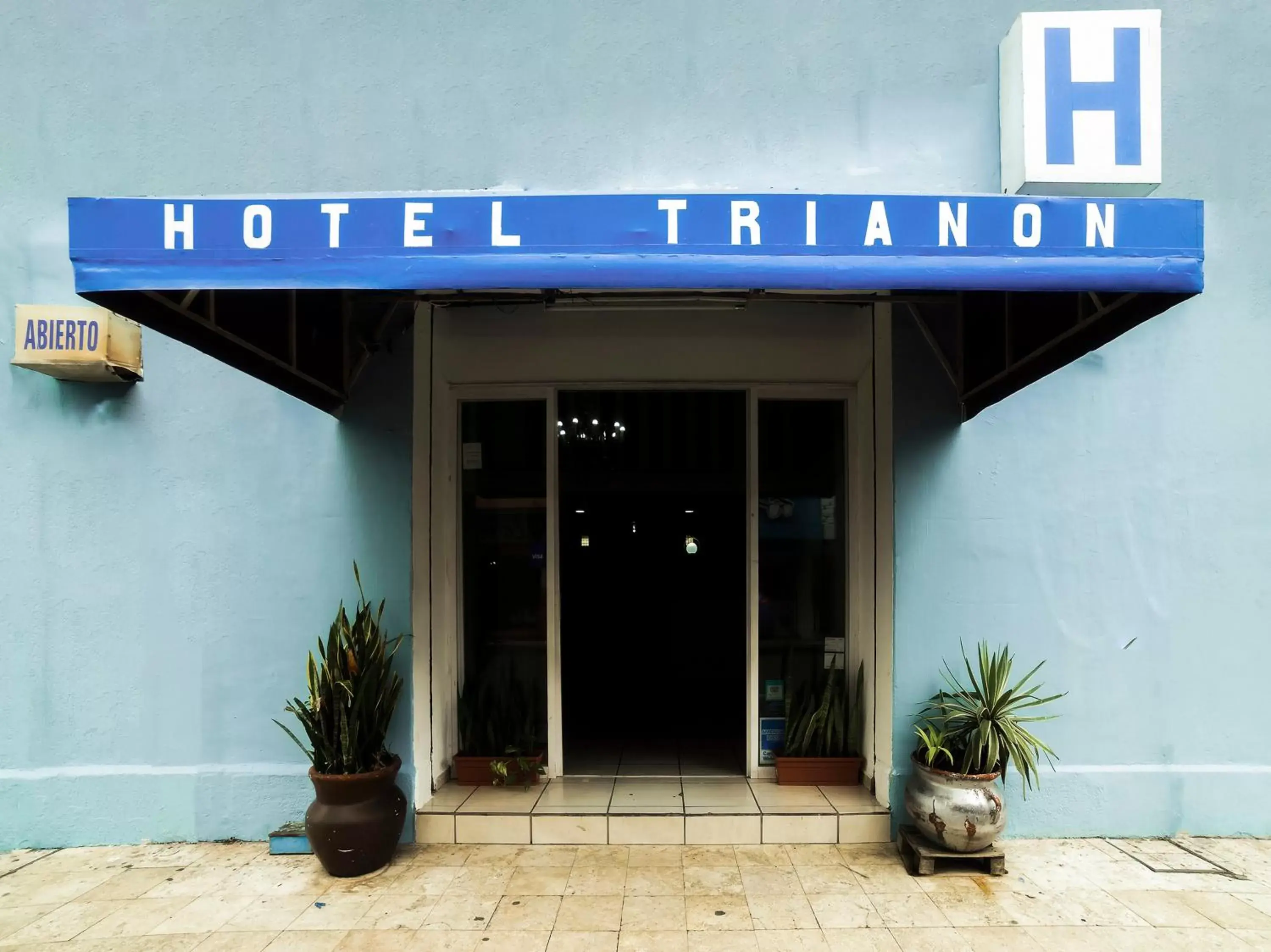 Facade/entrance in Hotel Trianon