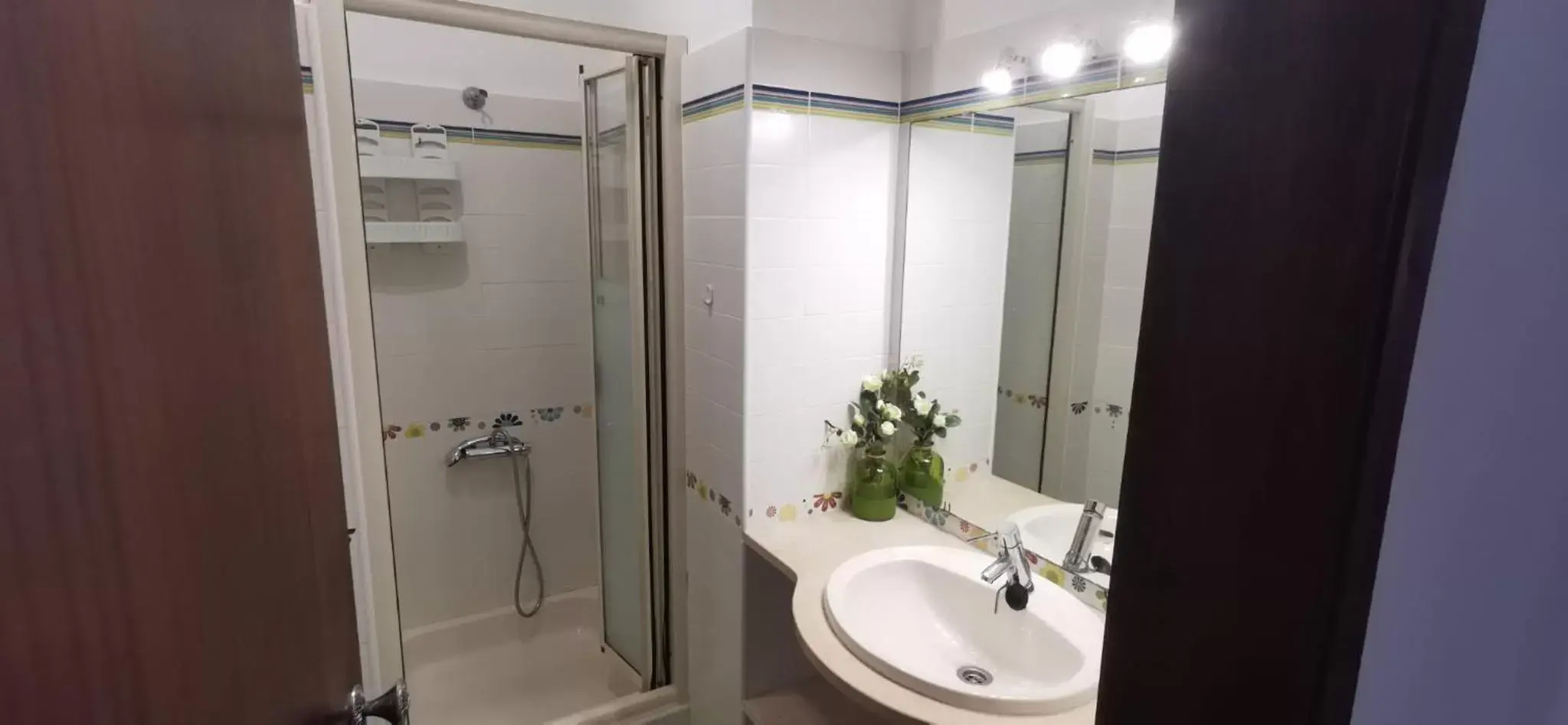 Shower, Bathroom in Vilas Marrocha