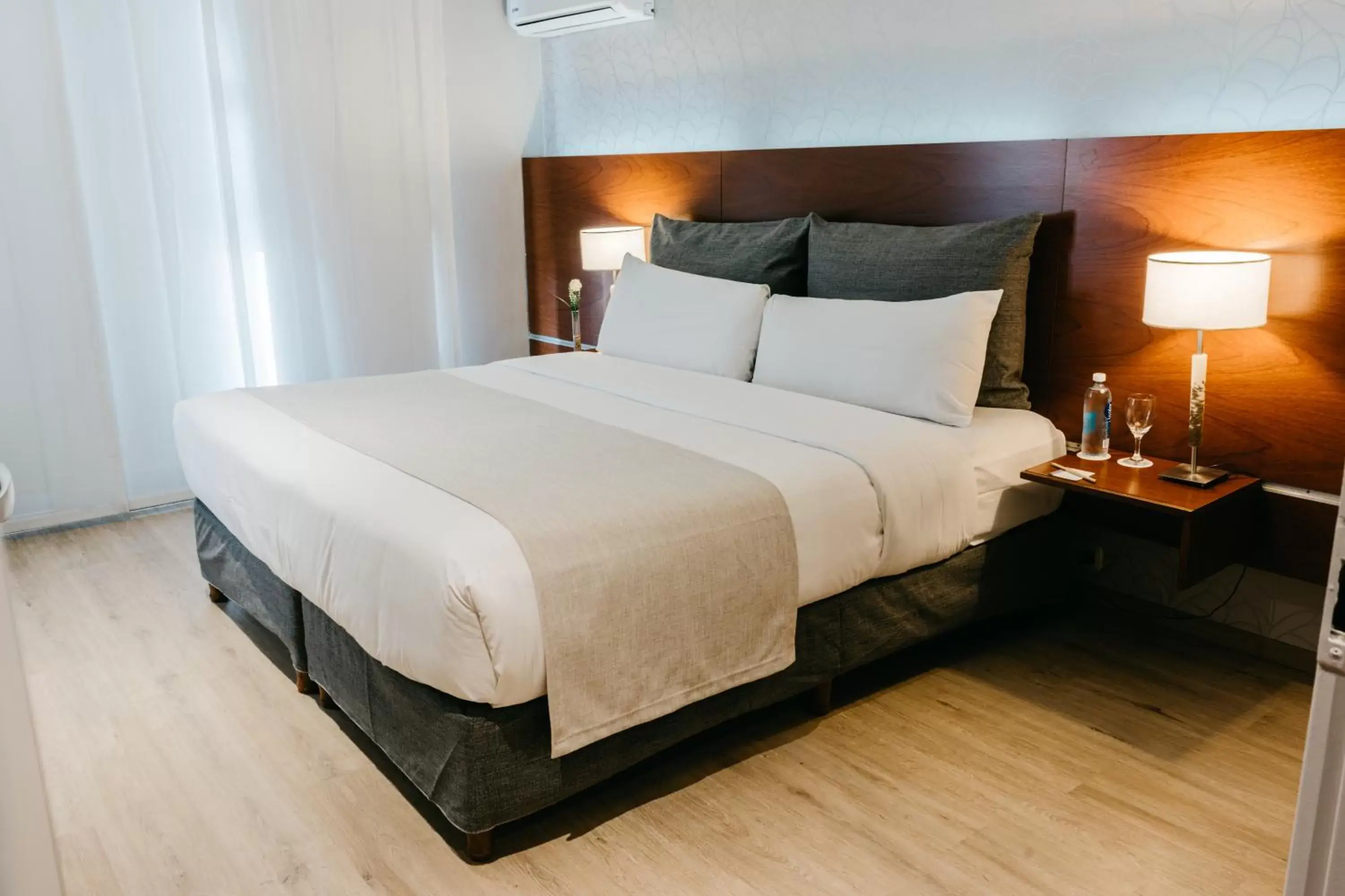 Superior Double Room in Rochester Hotel Concept Superior Double Room in Rochester Hotel Concept