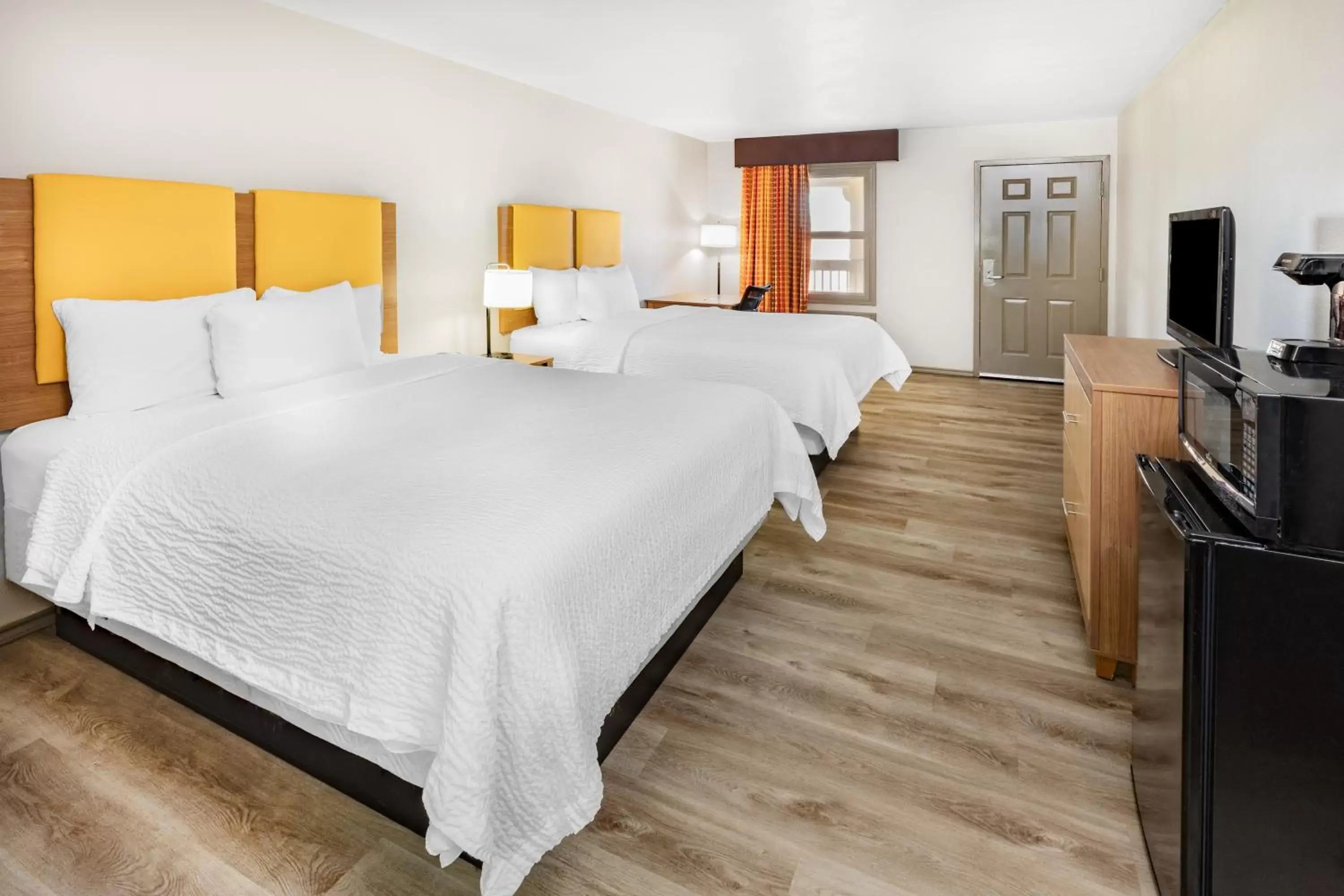 Bedroom, Bed in Days Inn & Suites by Wyndham Huntsville