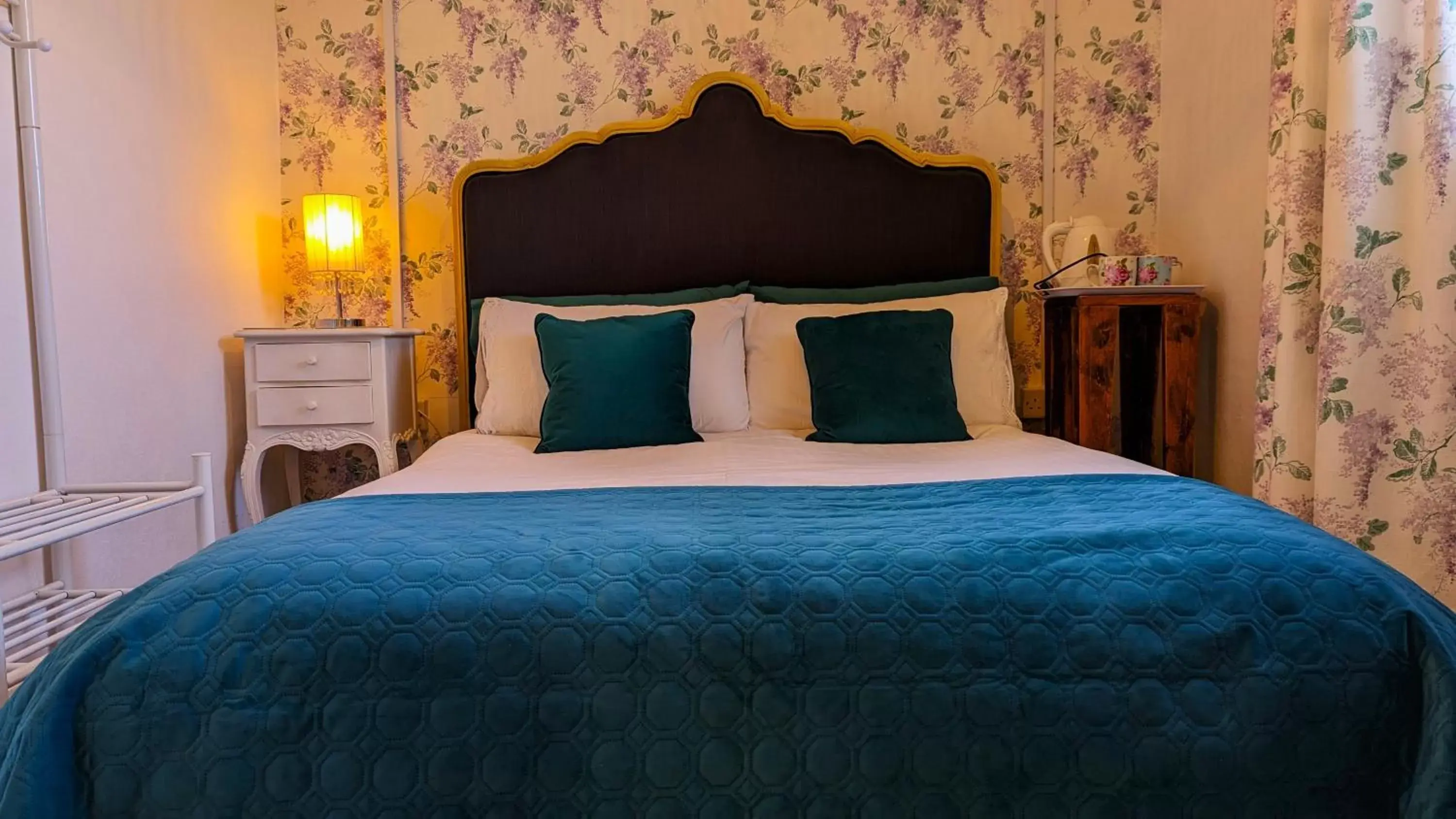 Budget Double Room in Britannia House Vintage B&B Cornwall