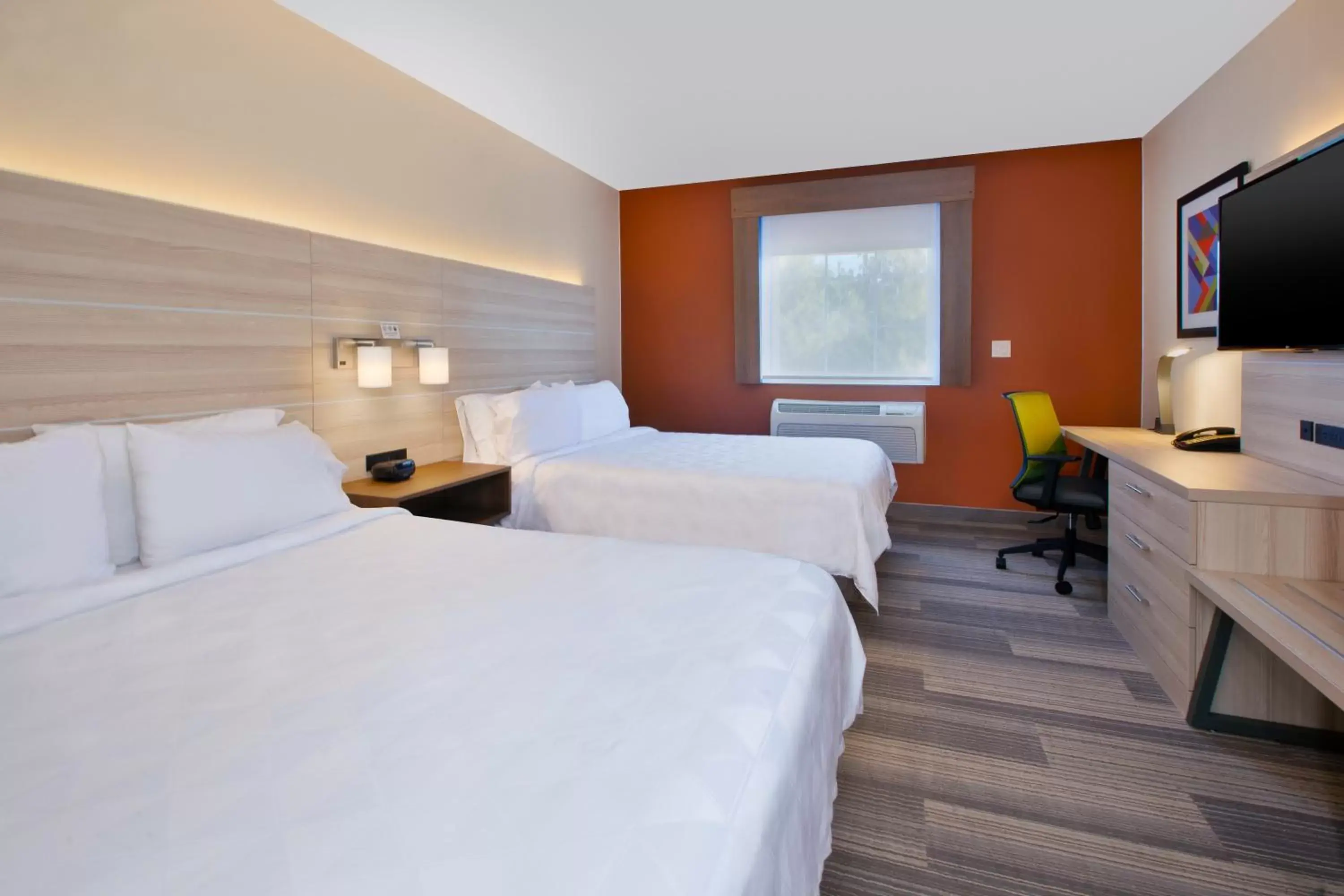 Photo of the whole room, Bed in Holiday Inn Express Absecon-Atlantic City Area, an IHG Hotel