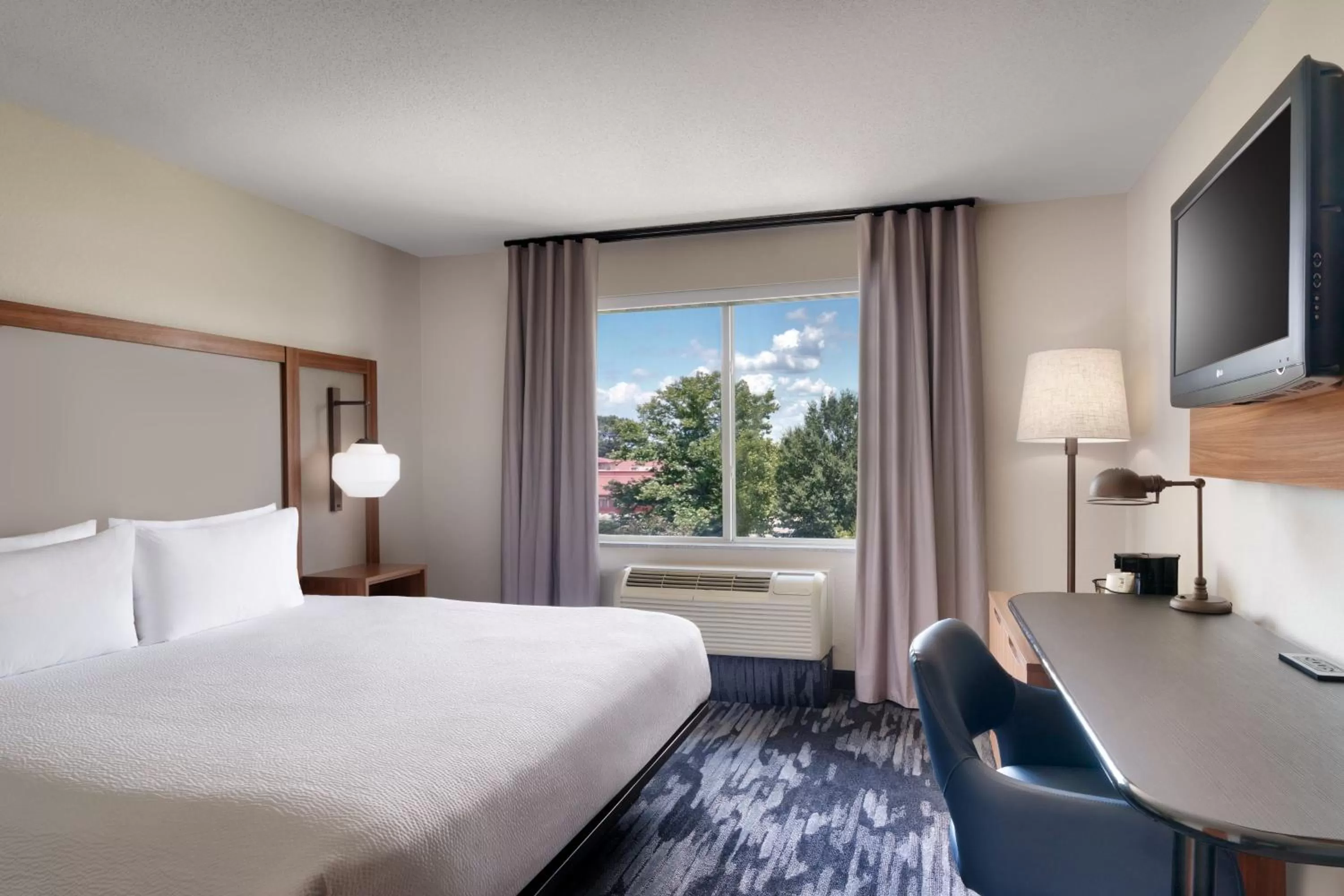 Bedroom, Bed in Fairfield Inn & Suites by Marriott Albany