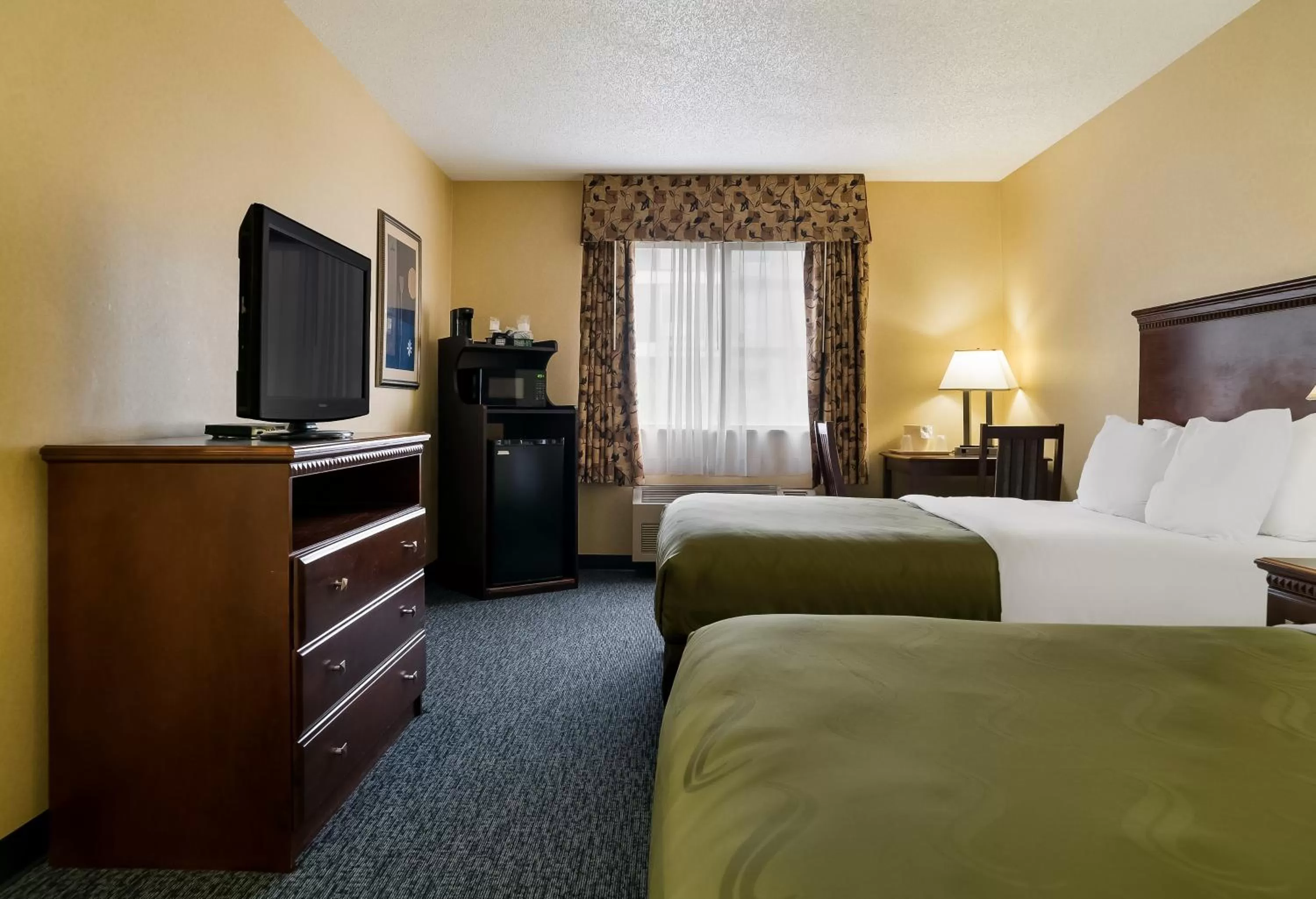 Bed in Quality Inn Grand Blanc - Flint South