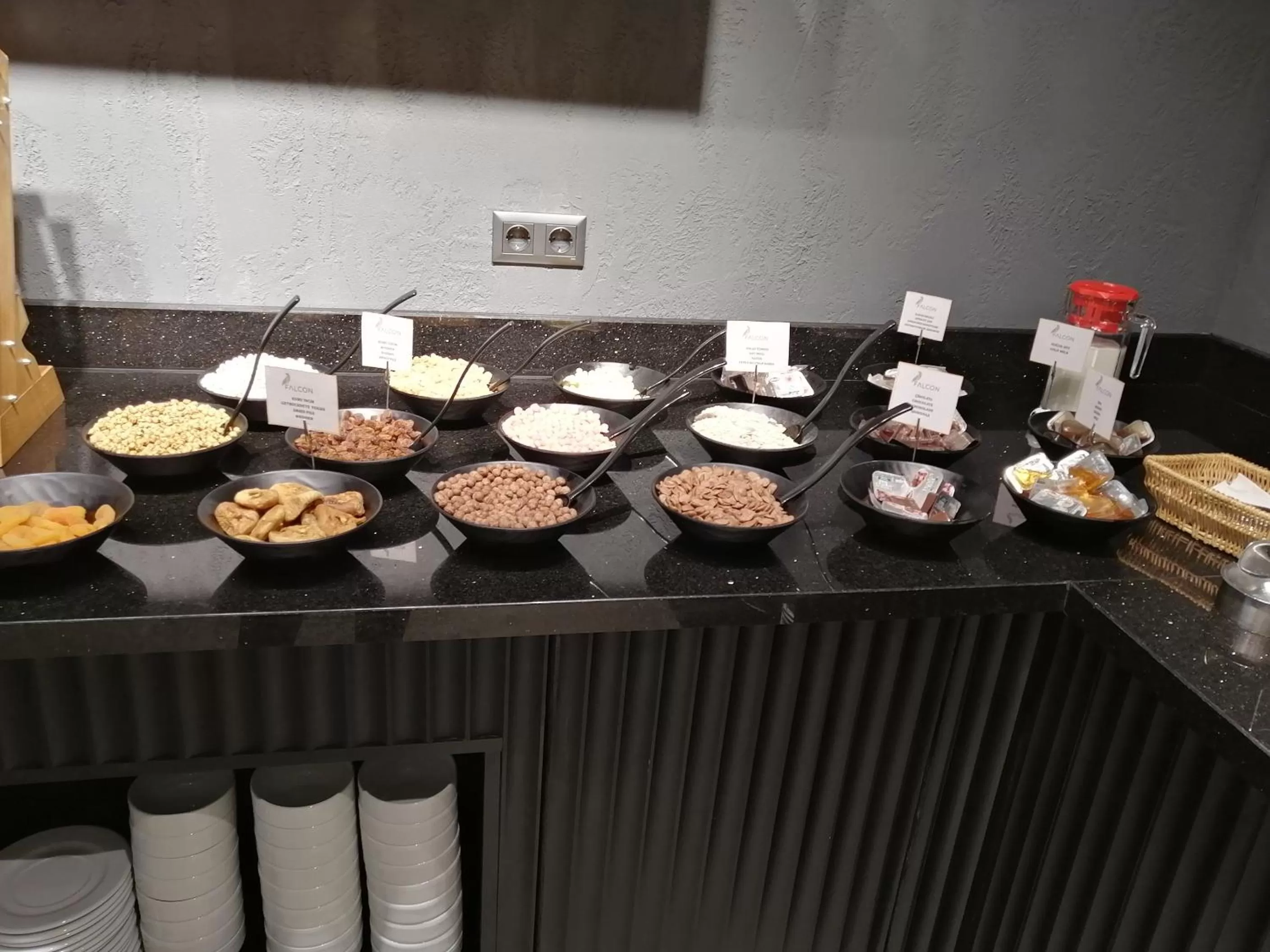 Breakfast in Falcon 1511