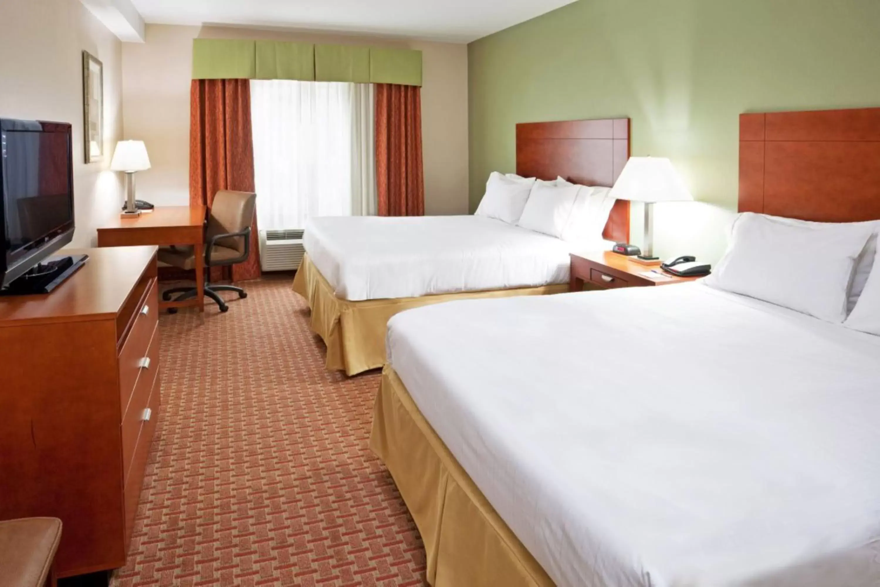 Photo of the whole room, Bed in Holiday Inn Express & Suites Niagara Falls, an IHG Hotel