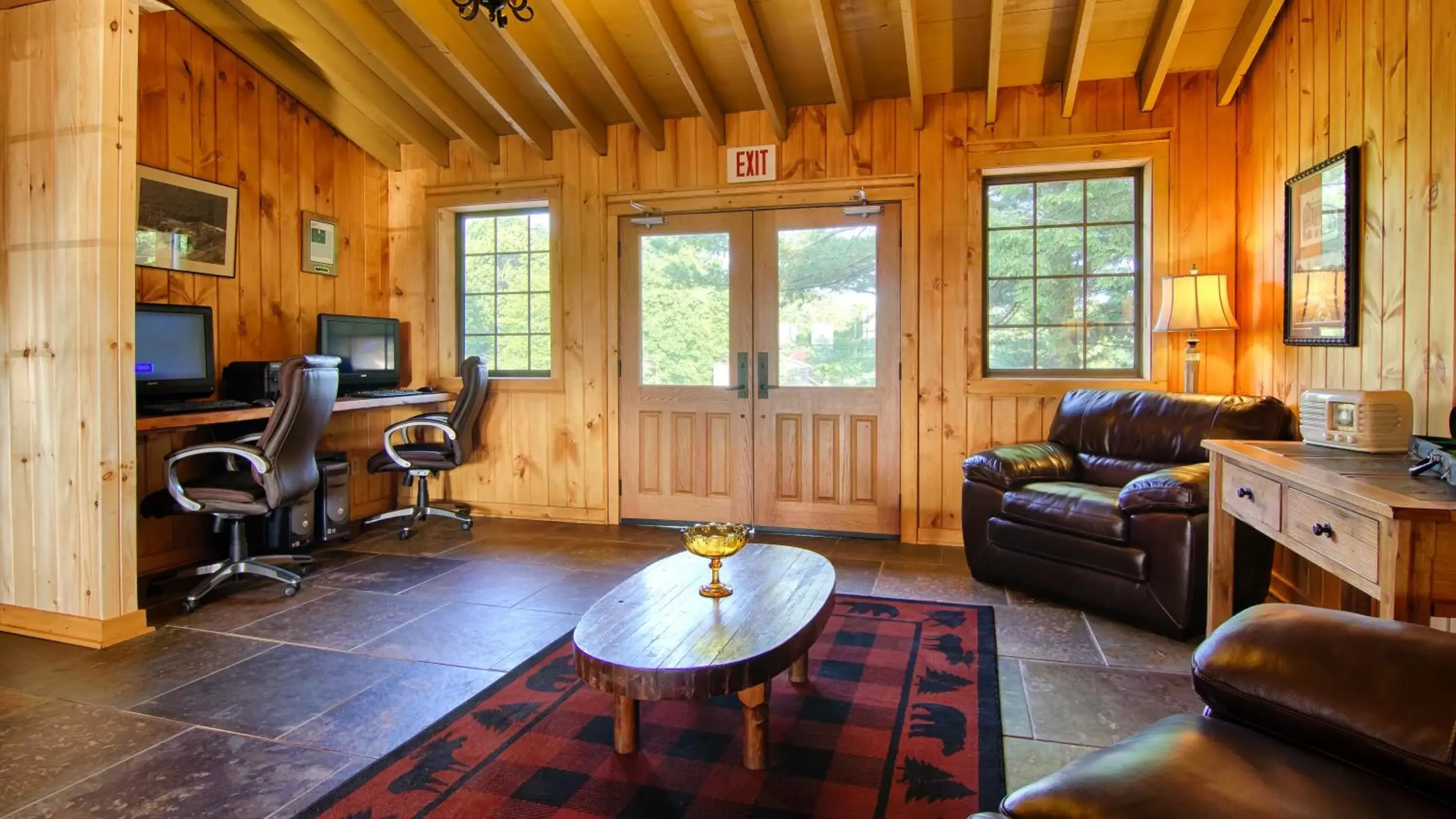 Lobby or reception, Lounge/Bar in The Smoke House Lodge