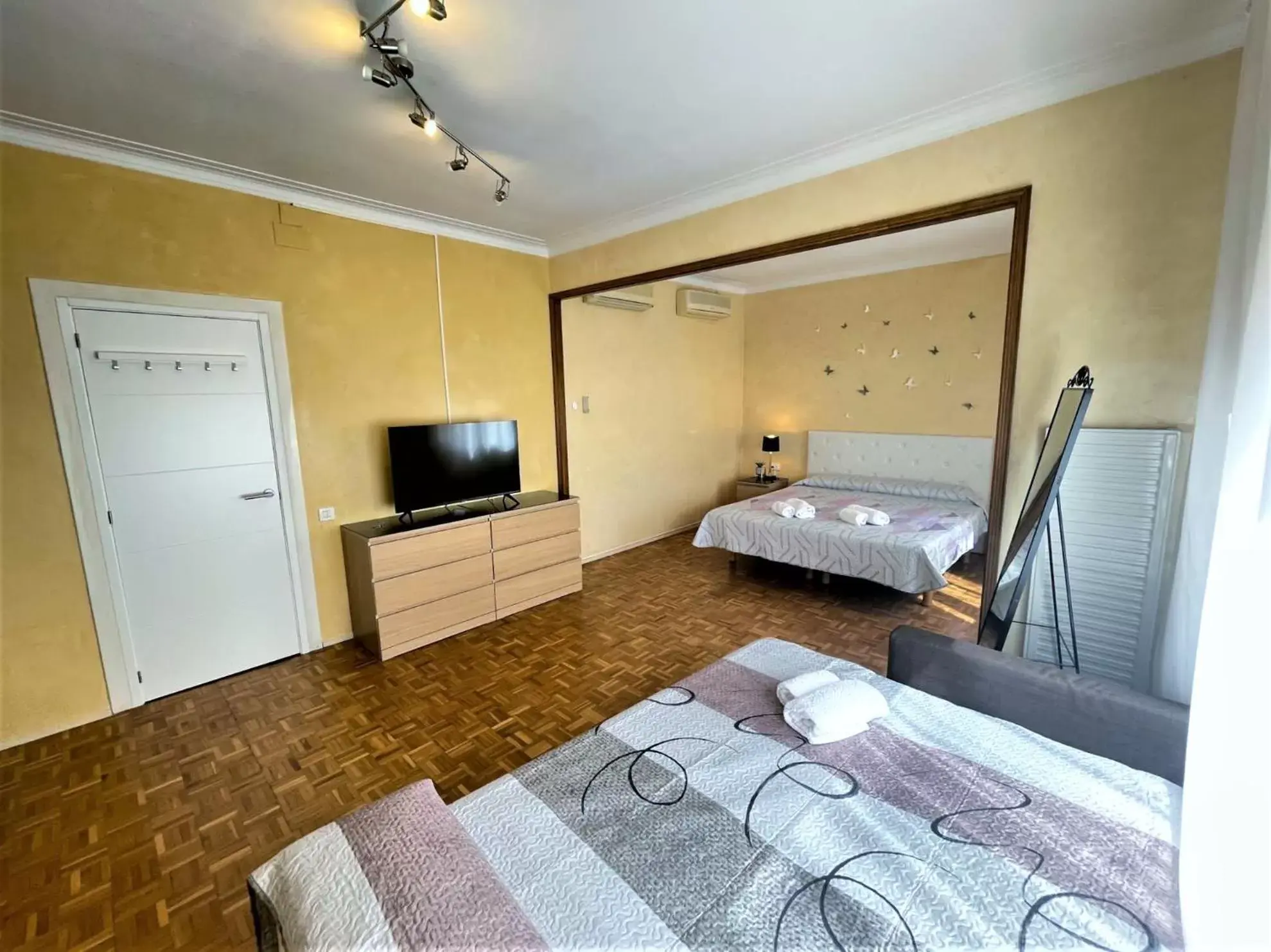 Bed in Villarroel habitaciones