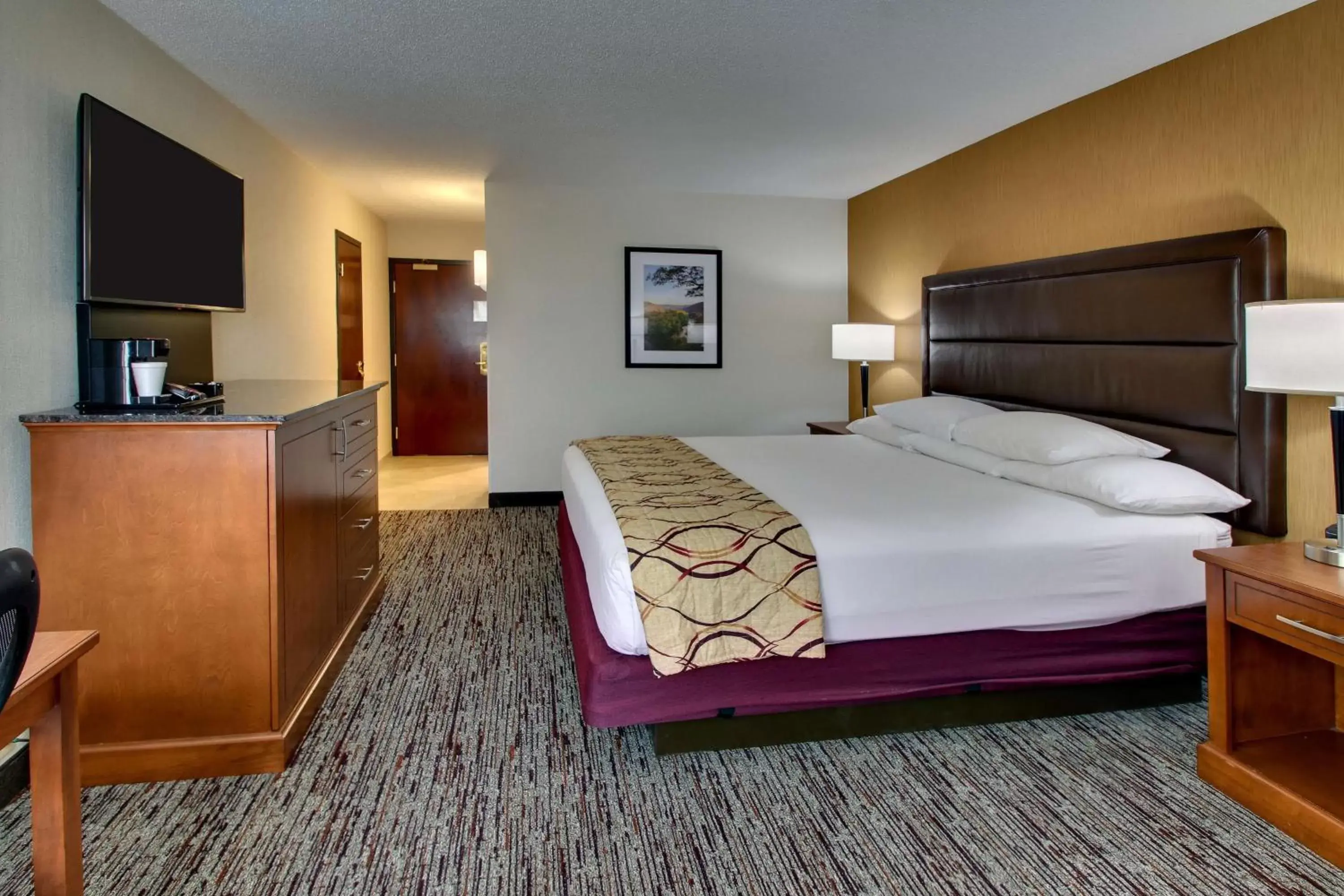 Photo of the whole room, Bed in Drury Inn & Suites Bowling Green