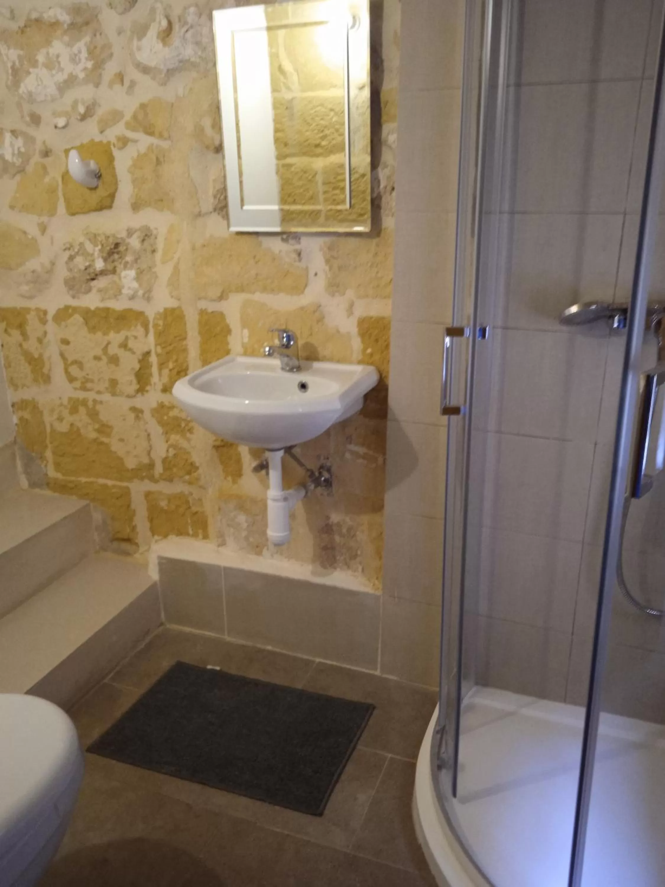 Bathroom in St George of Lydda B&B