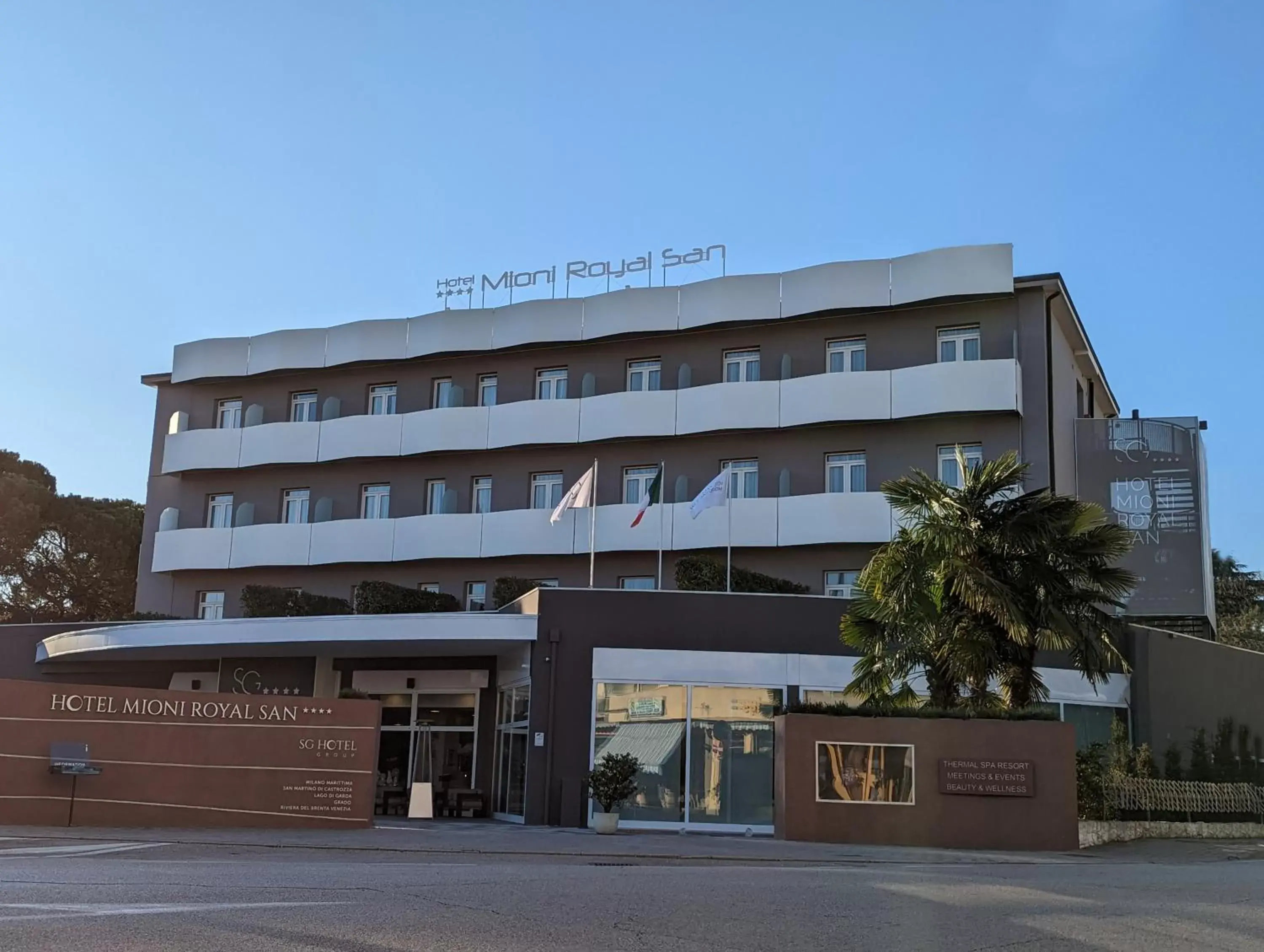 Property Building in Hotel Mioni Royal San