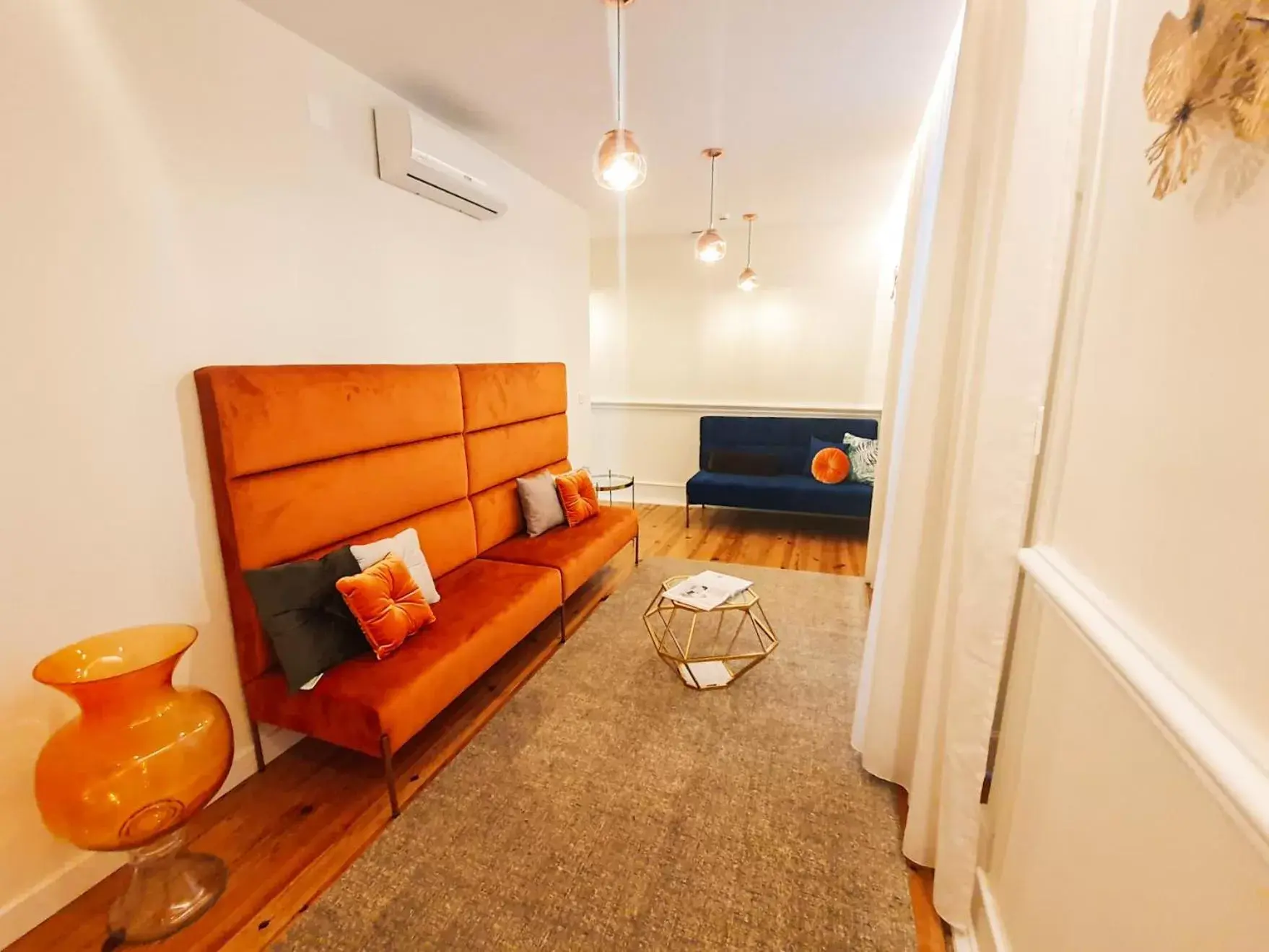 Communal lounge/ TV room, Seating Area in Le Premier Lisbon Suites