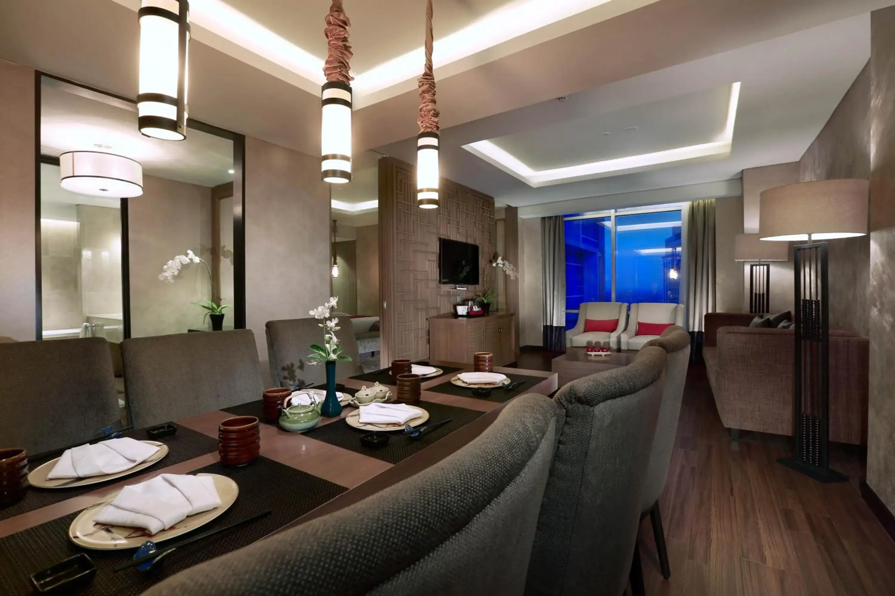 Living room, Restaurant/Places to Eat in Aston Priority Simatupang Hotel And Conference Center