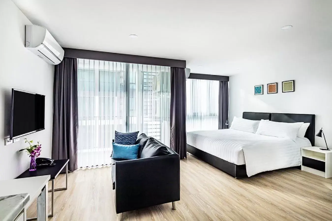 Communal lounge/ TV room, Bed in The Rizin Communal lounge/ TV room, Bed in The Rizin