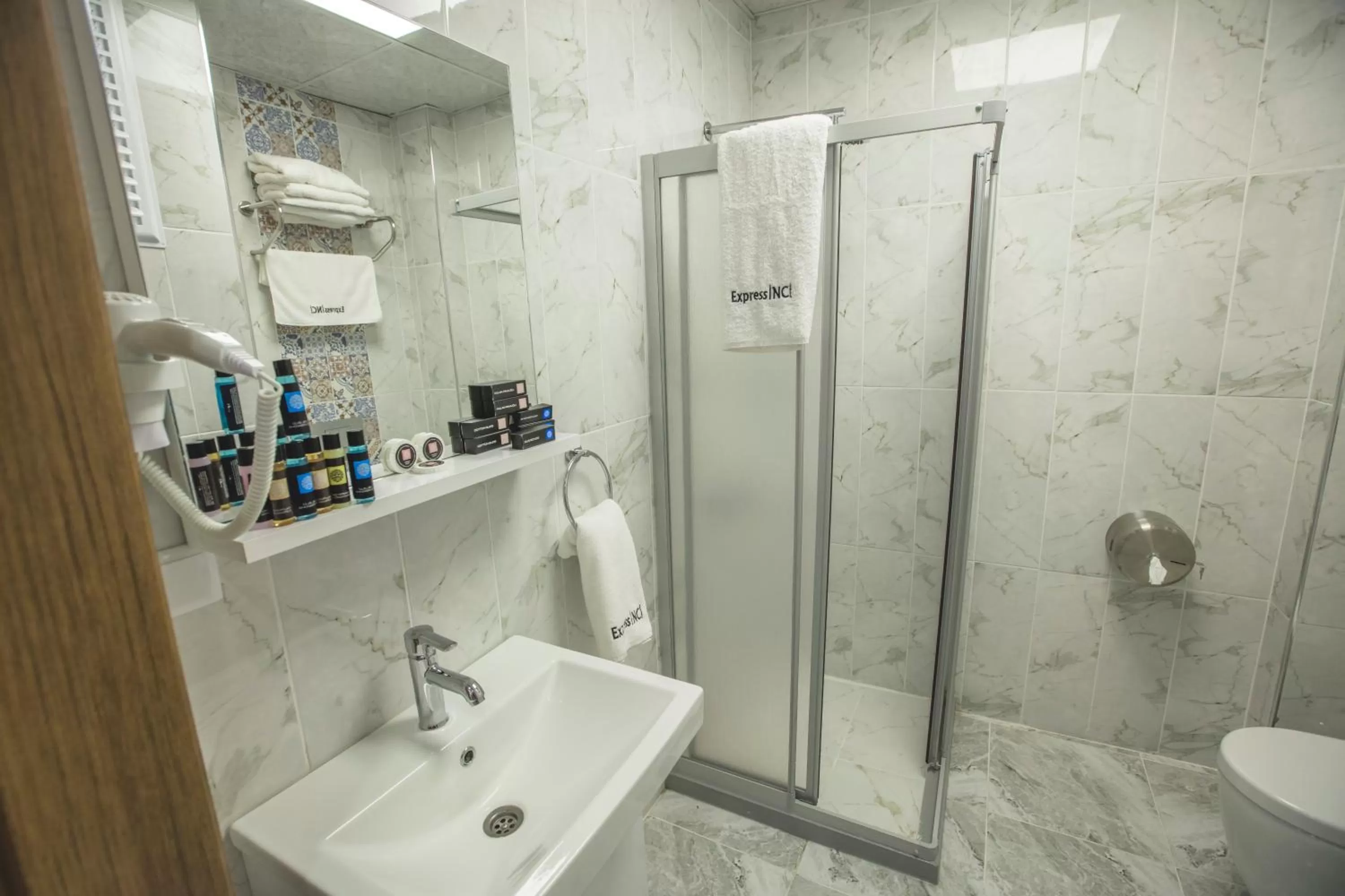 Shower in Express İnci Hotel