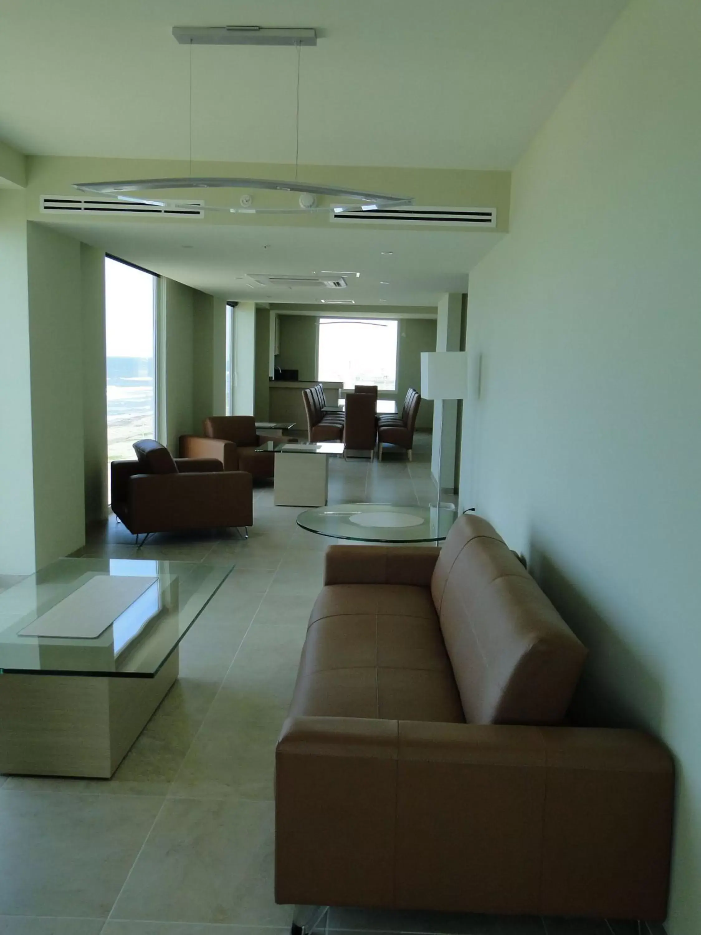 Photo of the whole room, Seating Area in Holiday Inn Coatzacoalcos, an IHG Hotel