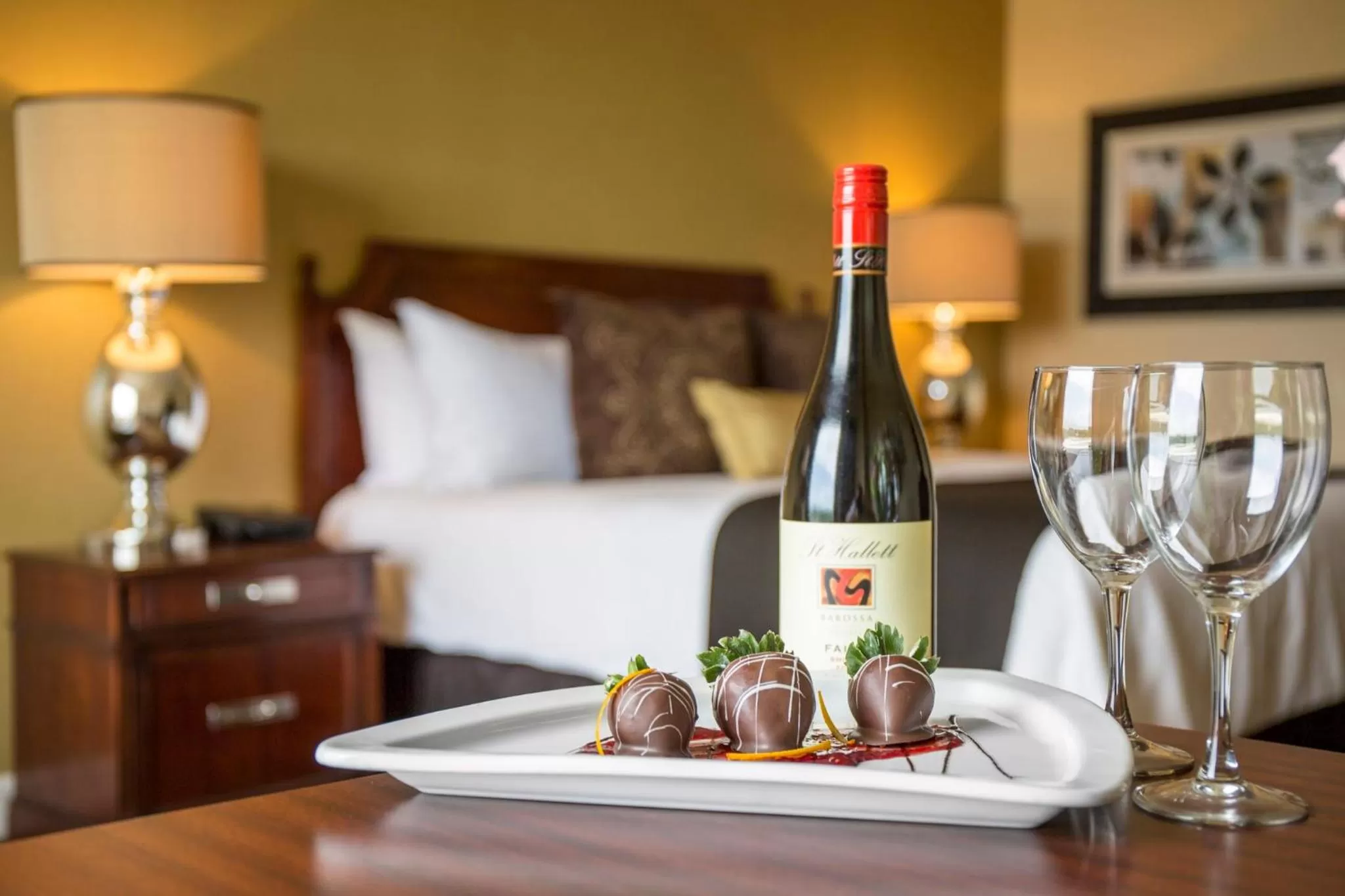 Bed in Omni Houston Hotel