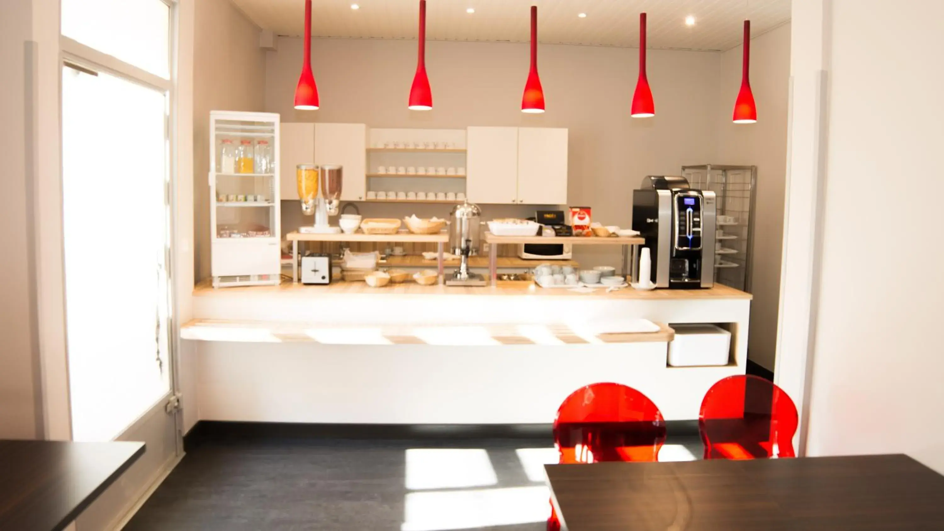 Buffet breakfast, Kitchen/Kitchenette in Hotel Amaryllis