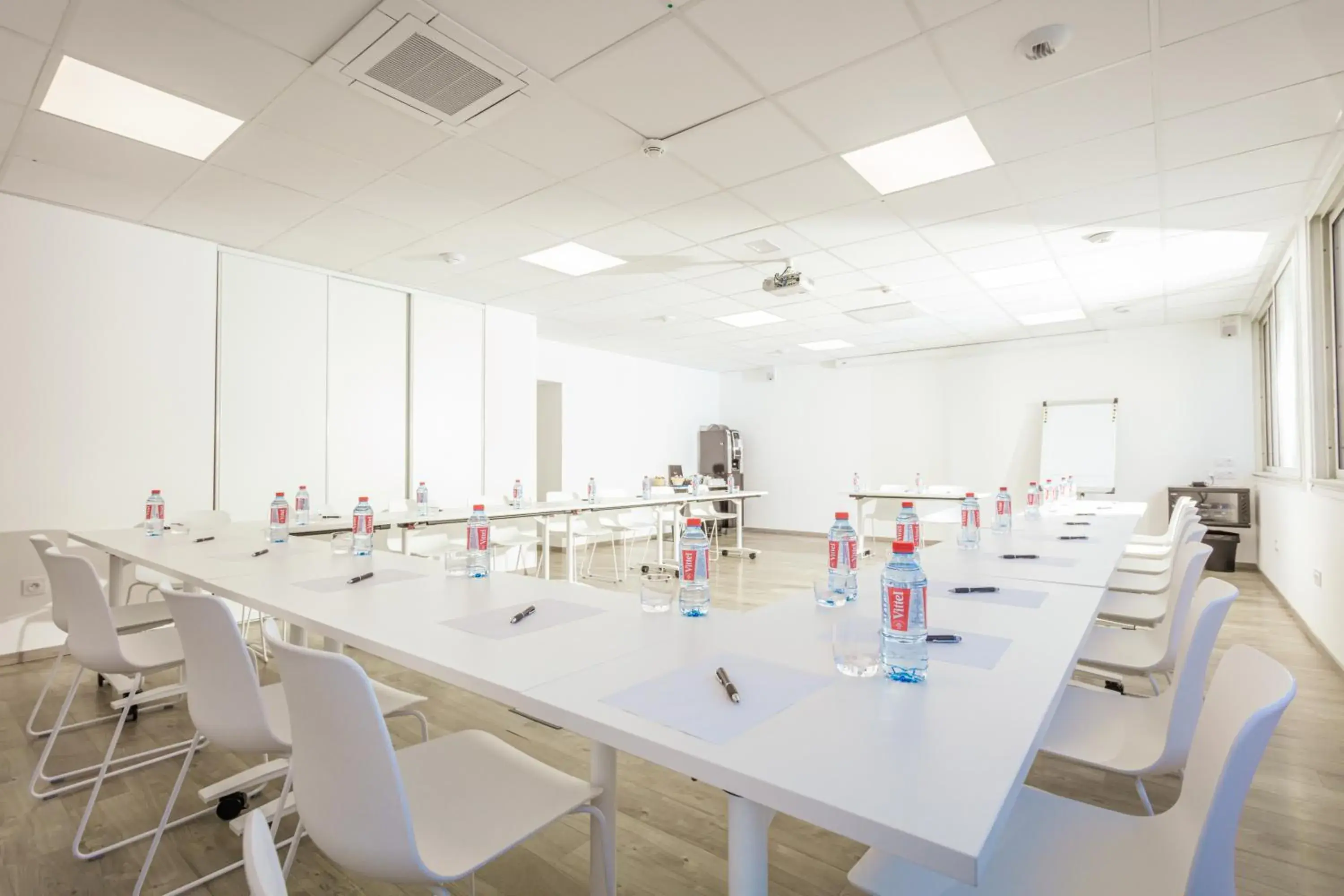 Business facilities in Operalia Hotel les Pins