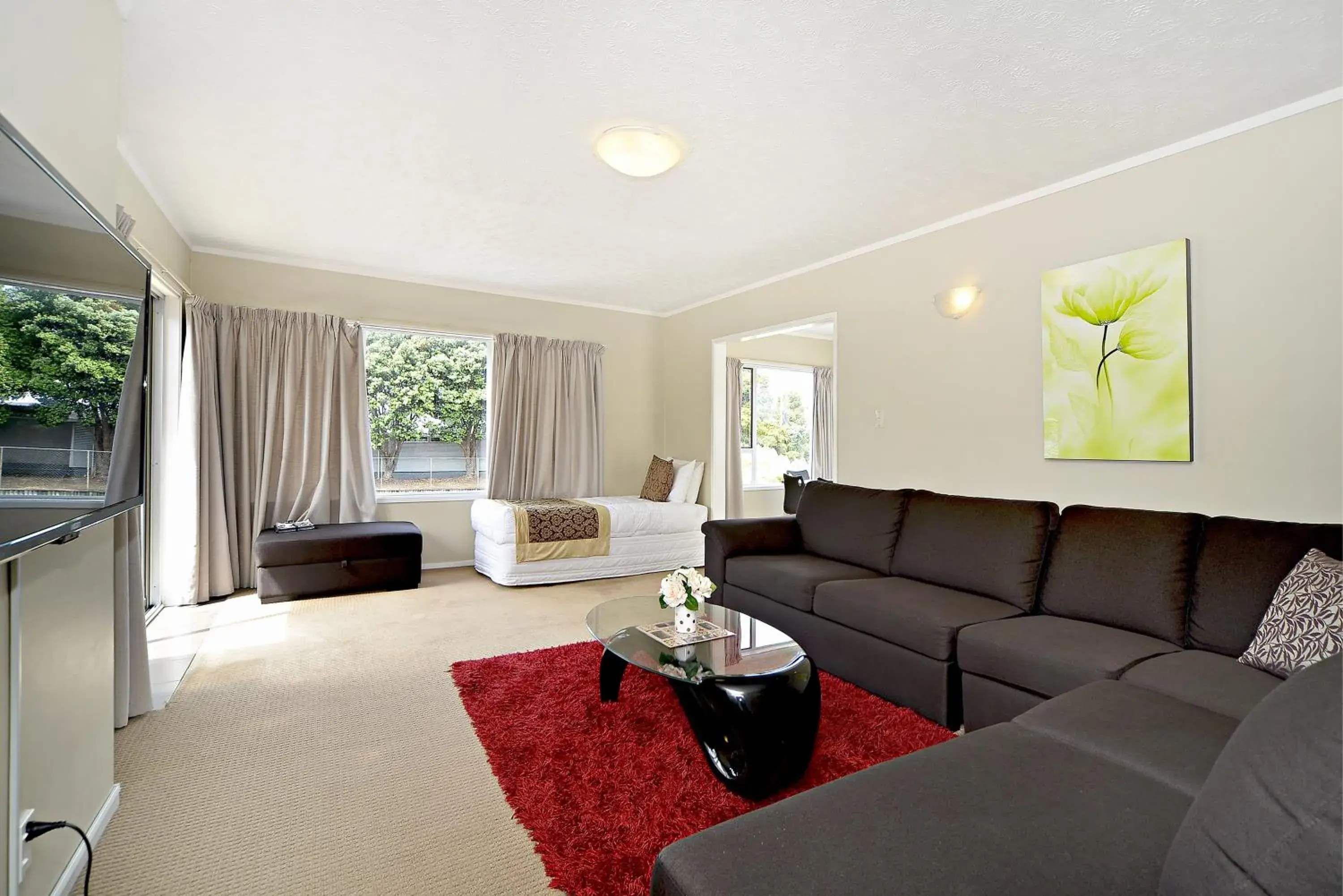 Living room, Seating Area in Takapuna Motor Lodge