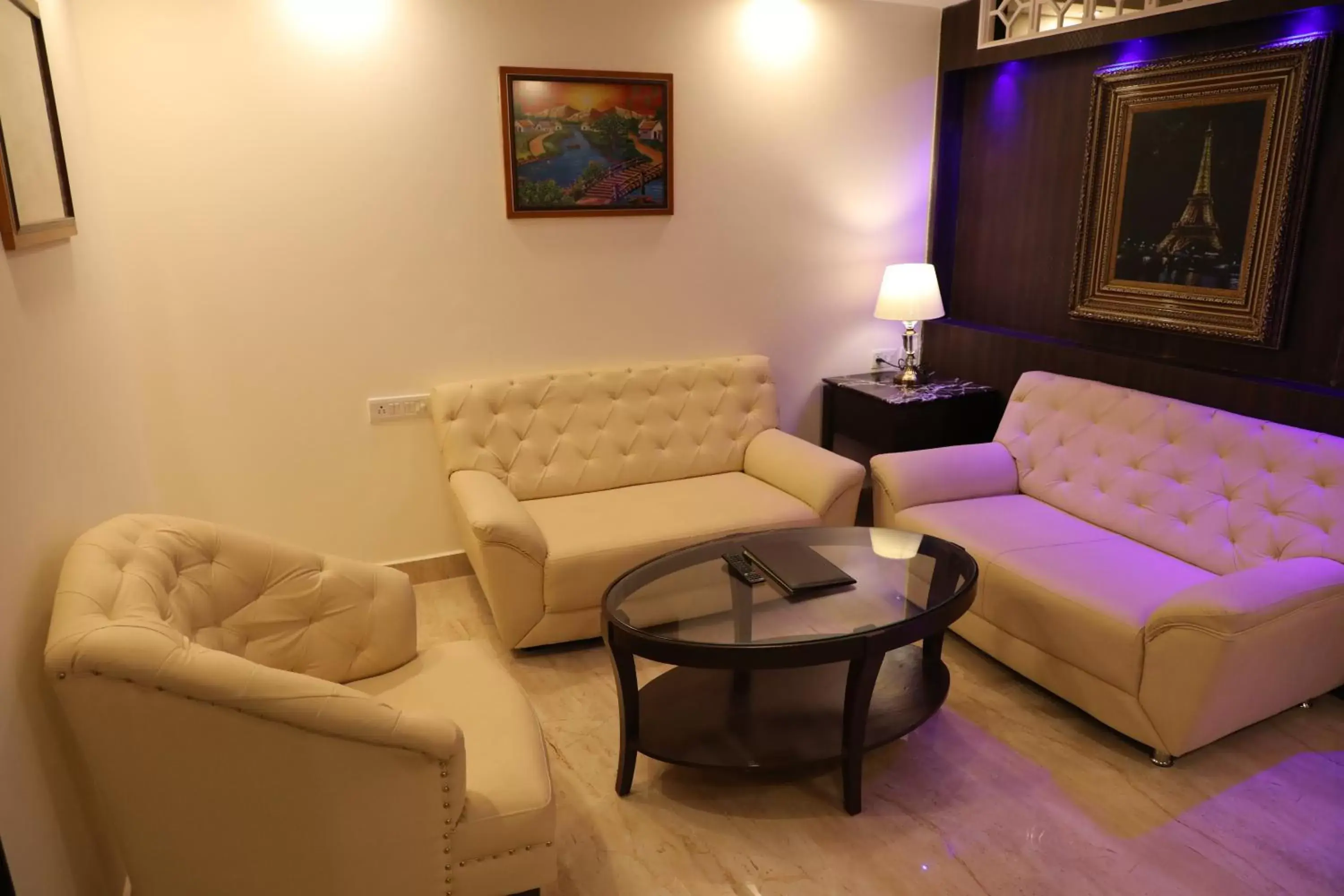 Living room, Seating Area in Quality Inn Sabari