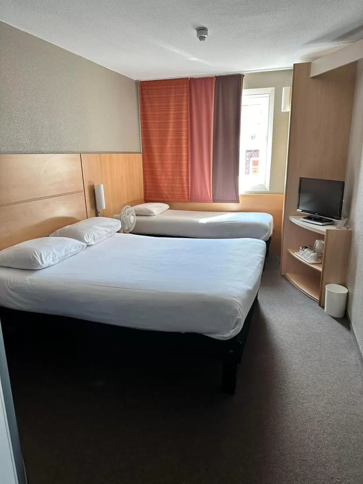 Bedroom, Bed in ibis Carlisle City Centre