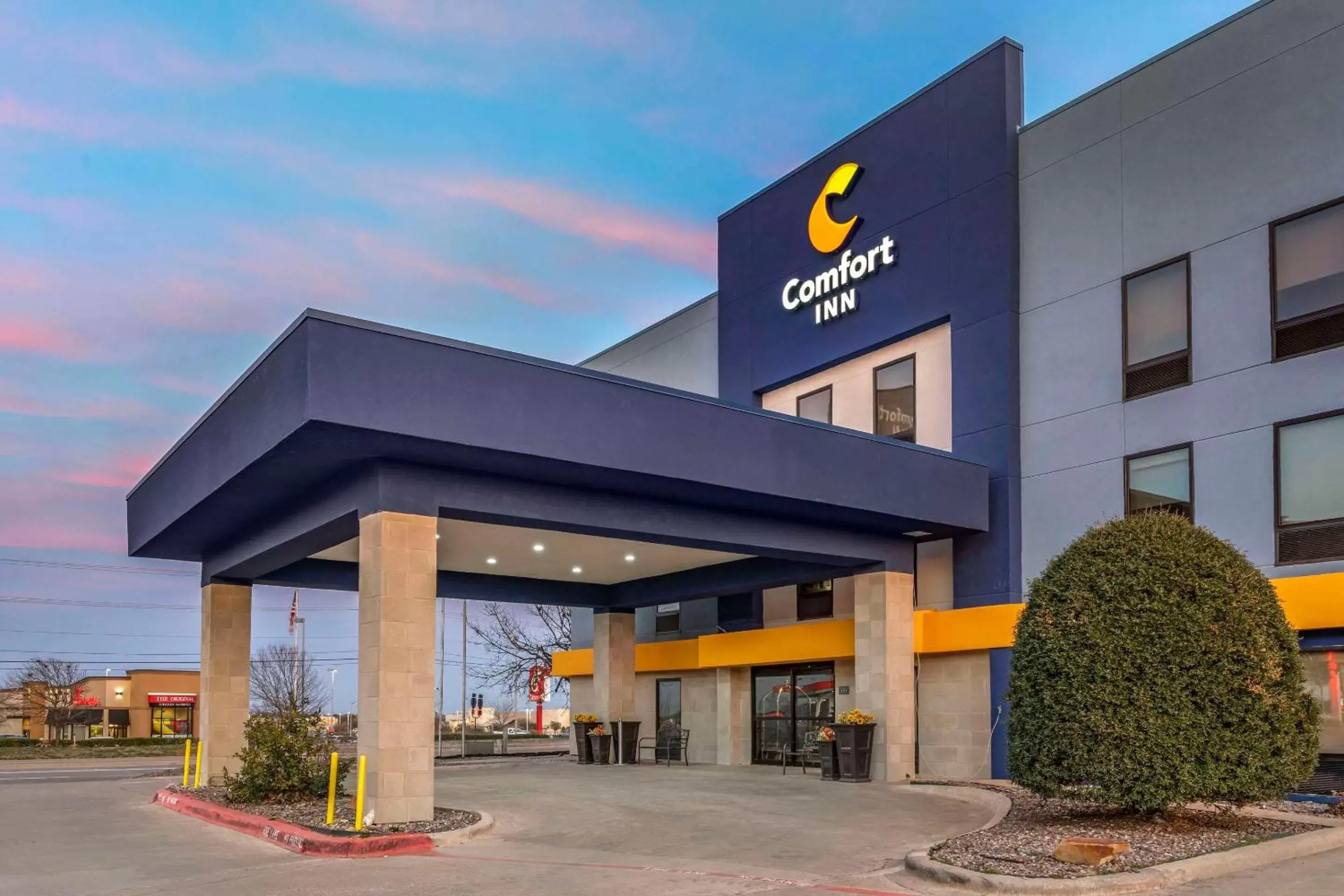 Property Building in Comfort Inn - Weatherford