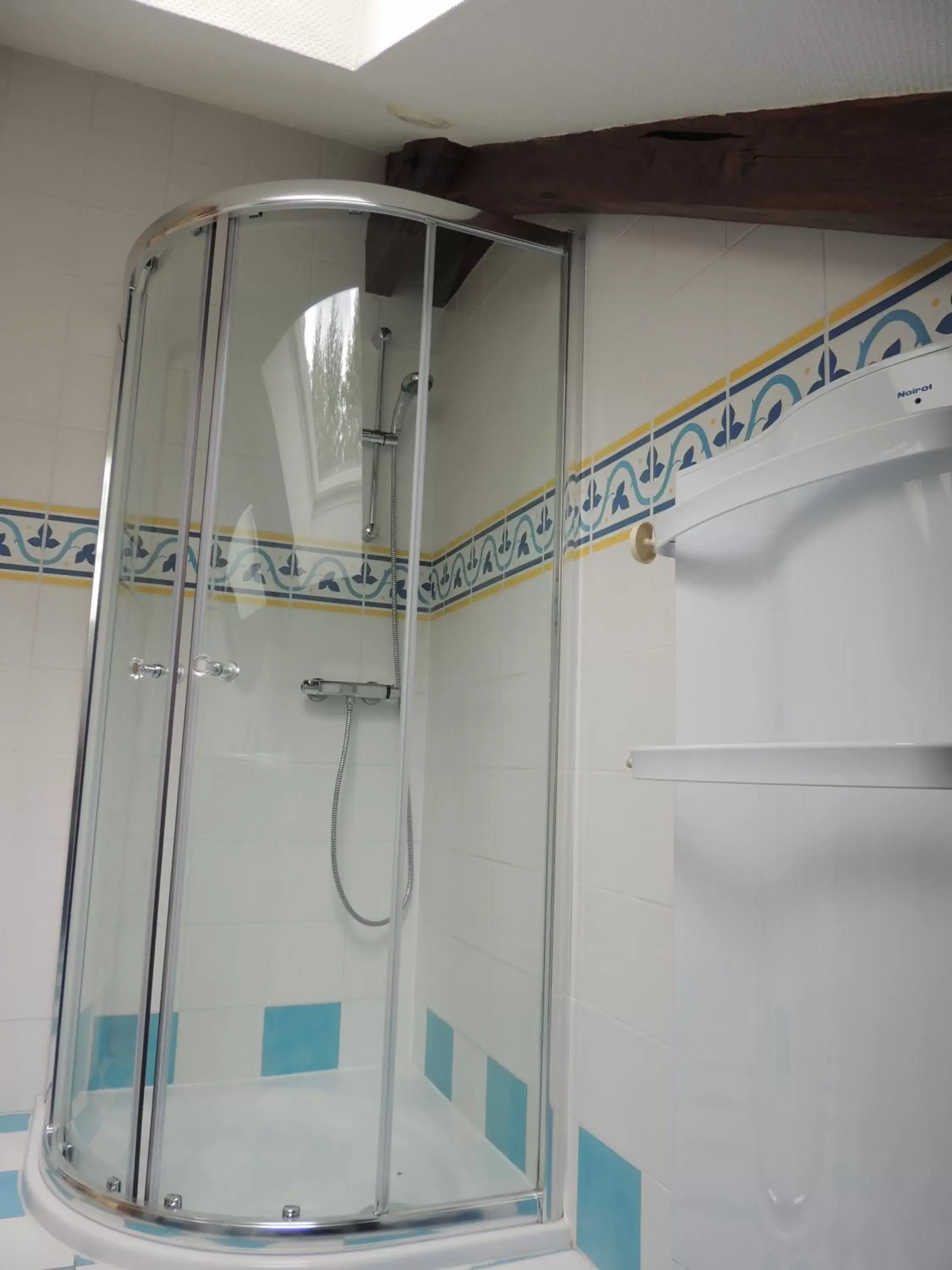 Double Room with Private Bathroom in Chambre d'hôtes de Charleval Double Room with Private Bathroom in Chambre d'hôtes de Charleval