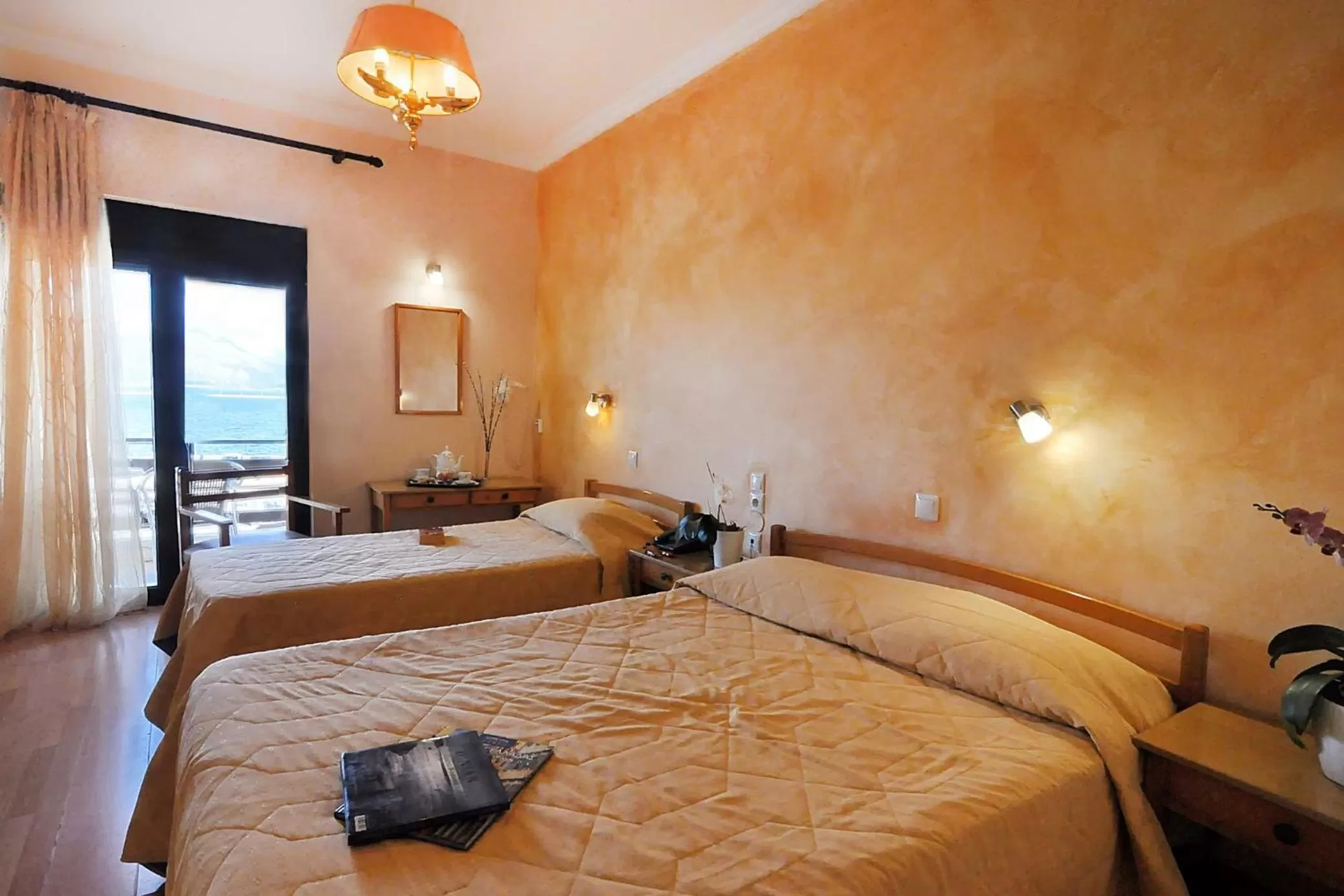 Photo of the whole room, Bed in Hotel Atlantis