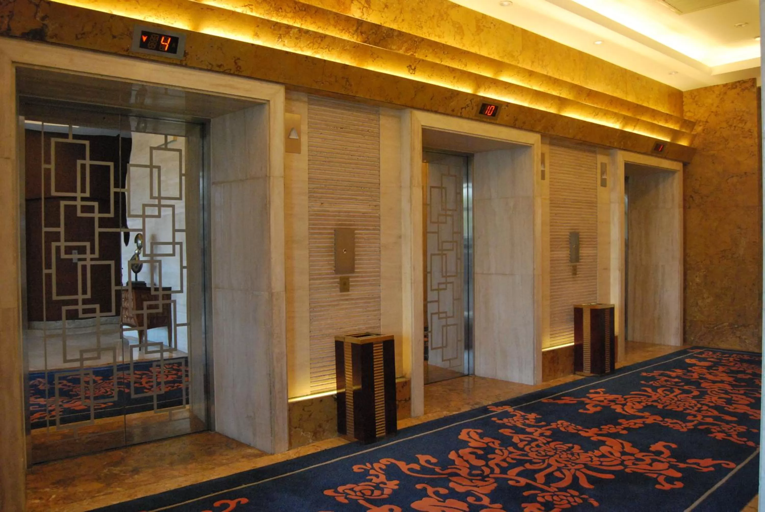 Lobby or reception in Crowne Plaza Beijing International Airport by IHG