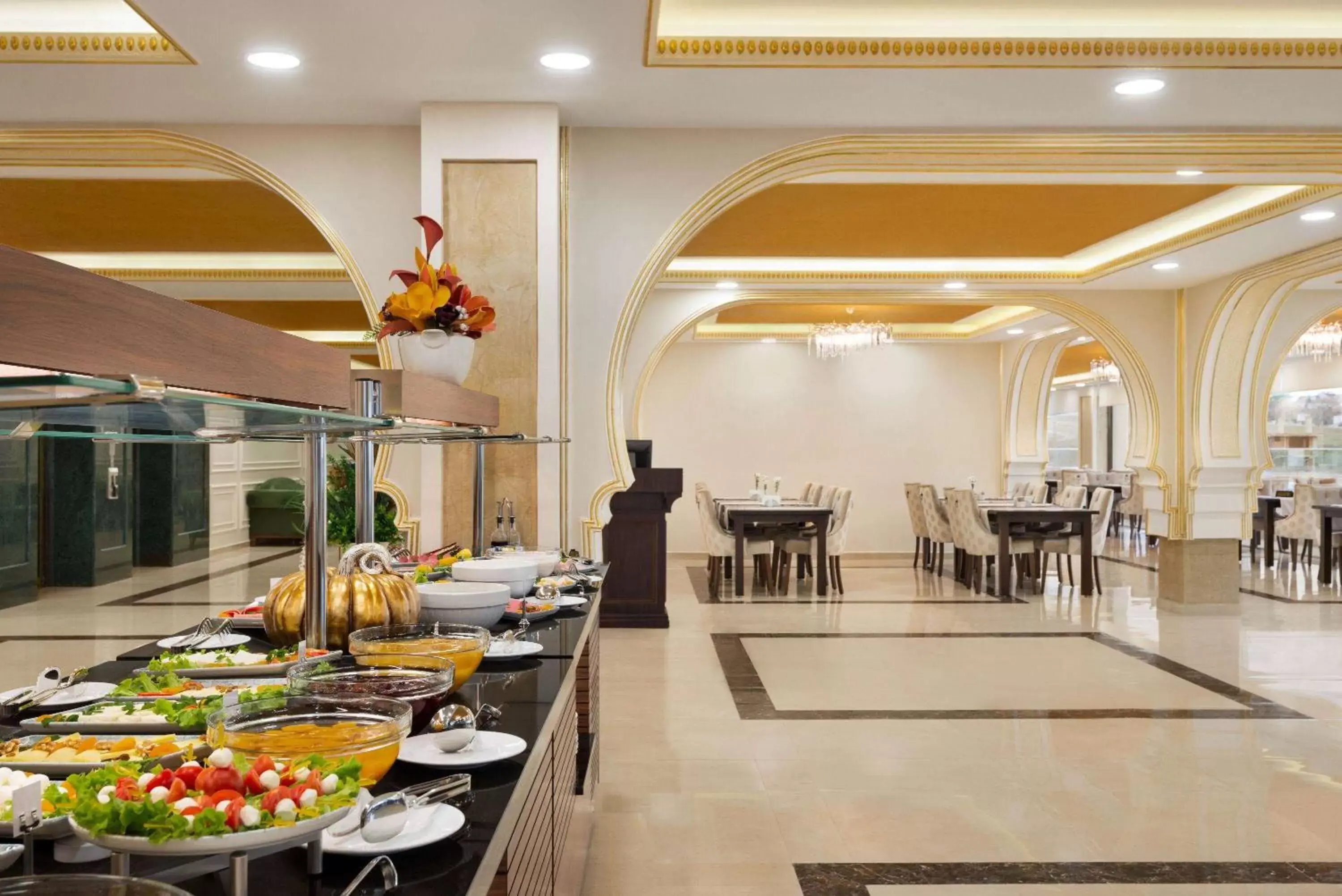 Restaurant/Places to Eat in Ramada Plaza by Wyndham Silivri