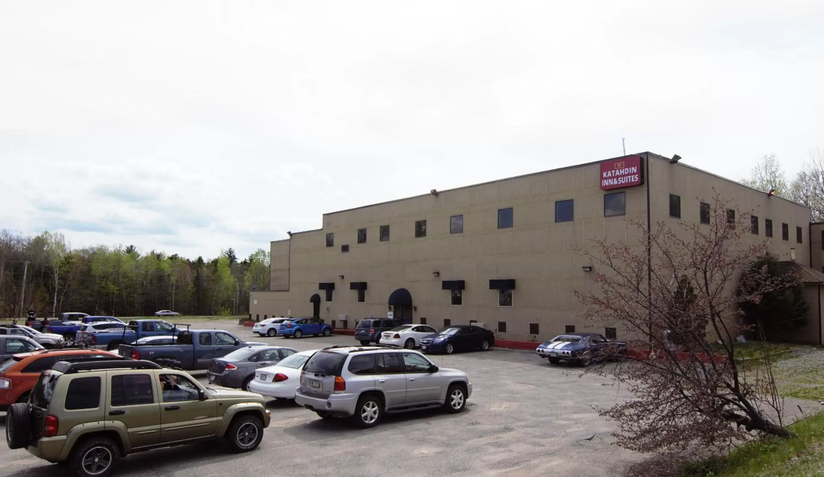 Property Building in Katahdin Inn & Suites