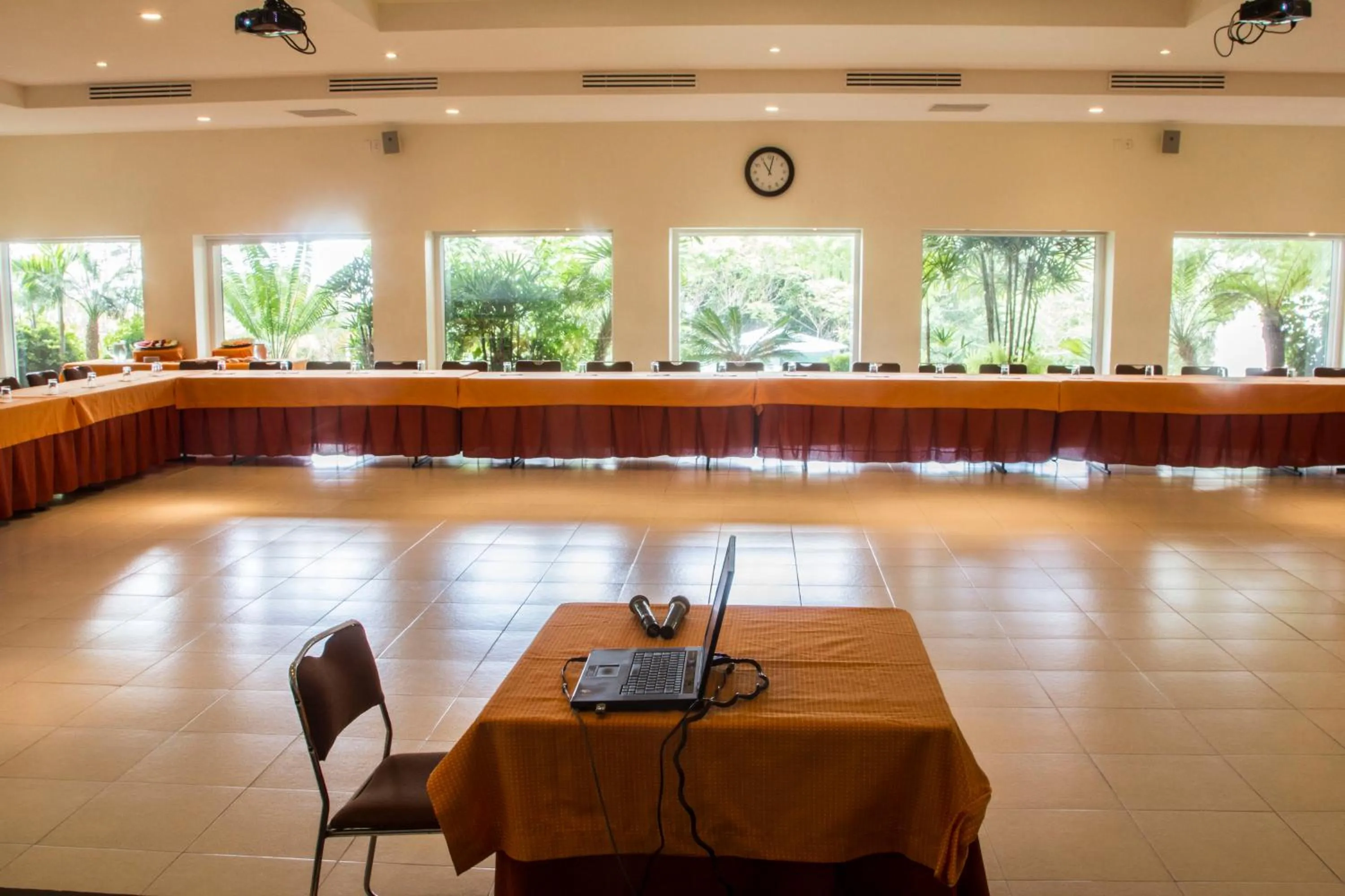 Business facilities in Hotel Villa del Conquistador