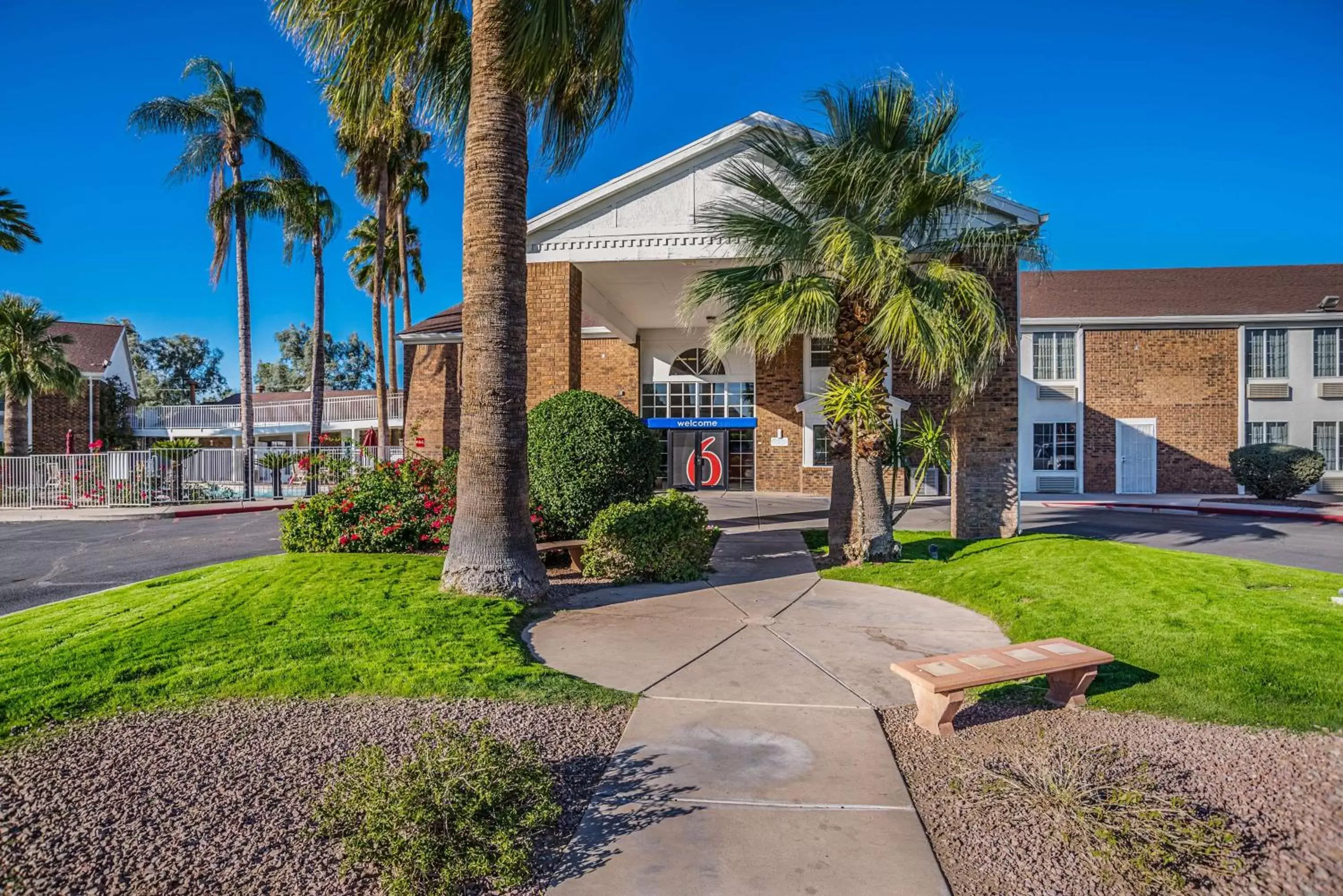 Property Building in Motel 6 Tucson, AZ - North