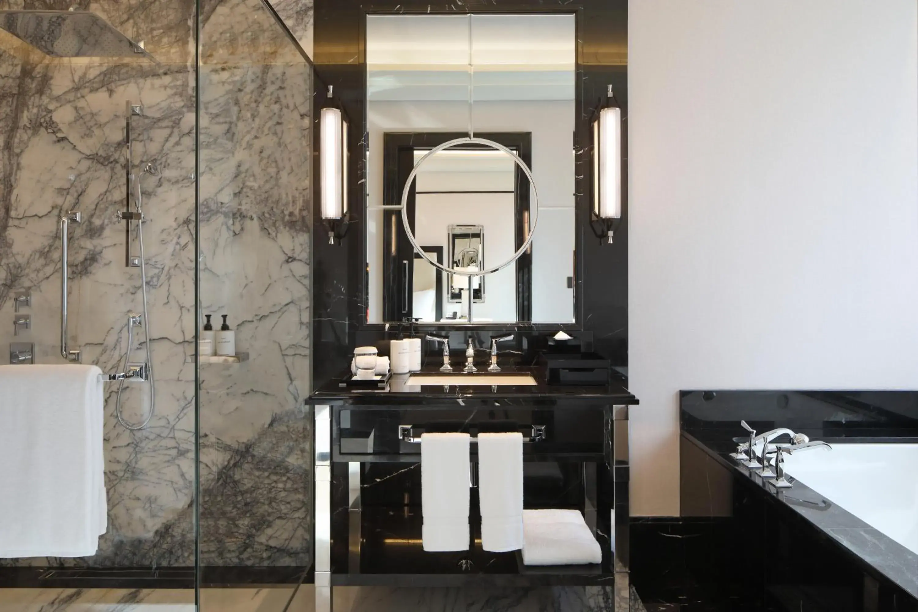 Hot Tub, Bathroom in Waldorf Astoria Doha West Bay
