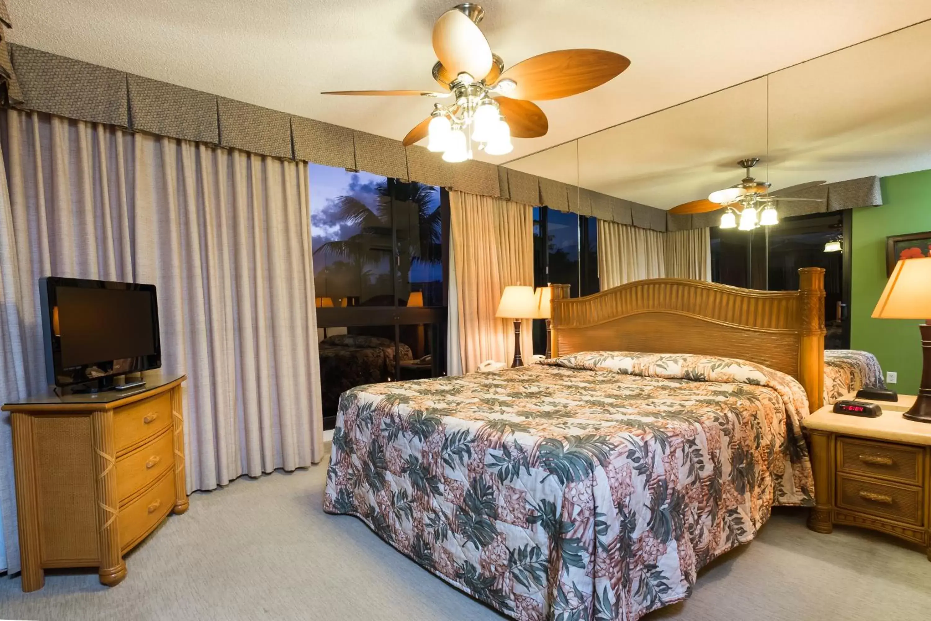 Bedroom, Bed in Kahana Falls Resort