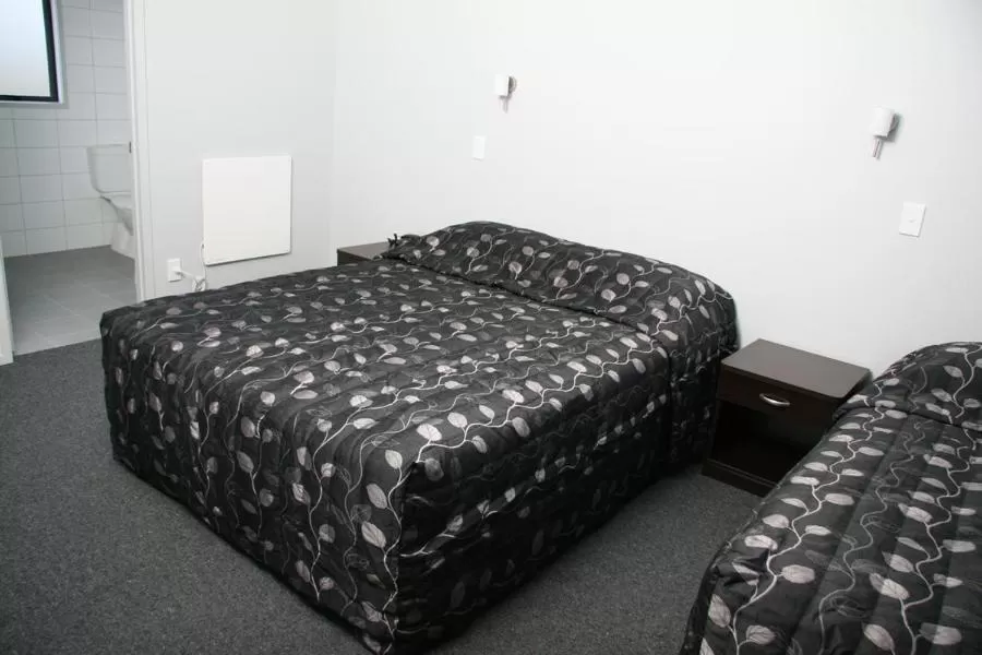 Bed in Eastland Pacific Motel