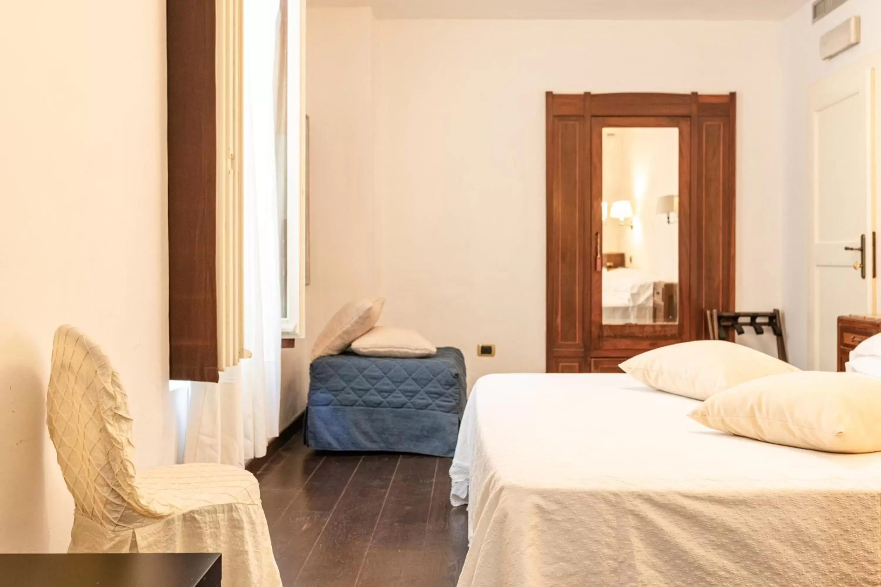 Large Double Room - single occupancy in Antico Furlo Large Double Room - single occupancy in Antico Furlo